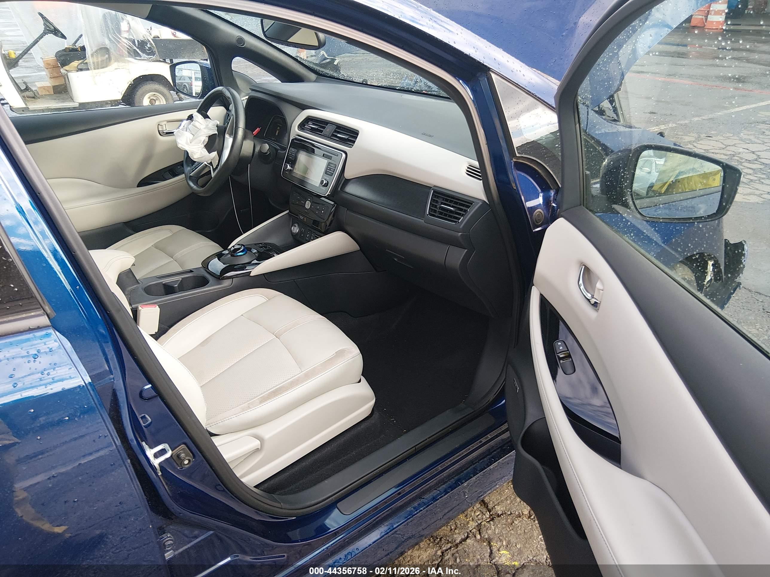 NISSAN LEAF image 5
