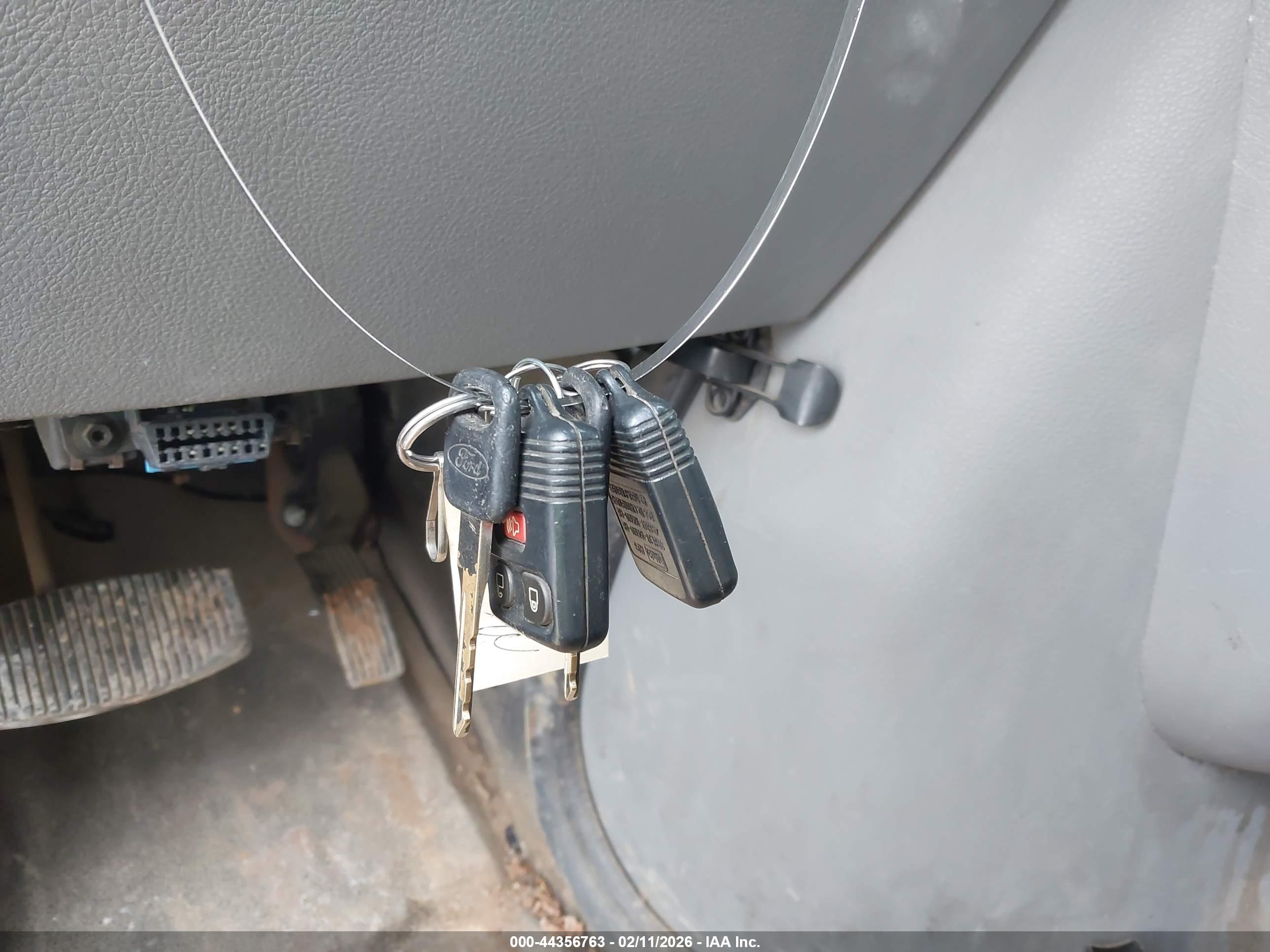 FORD E-150 image 11