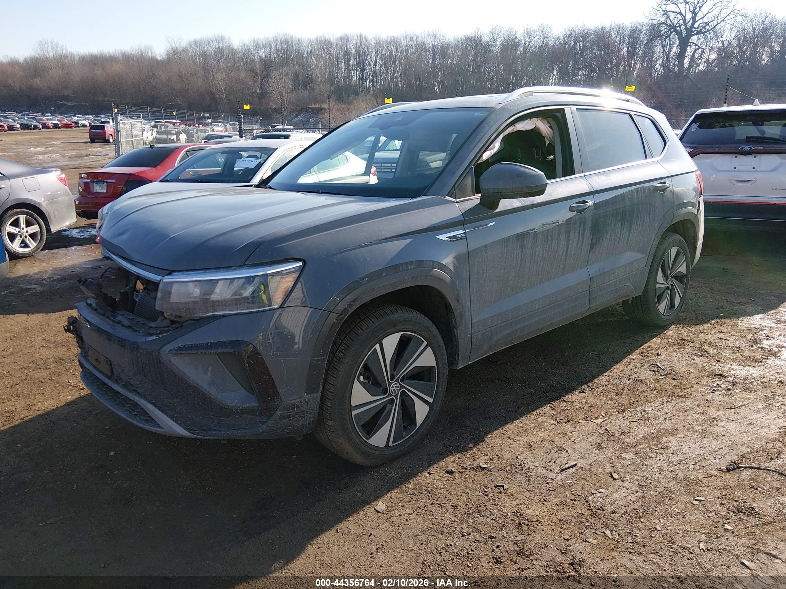 VOLKSWAGEN TAOS image 2