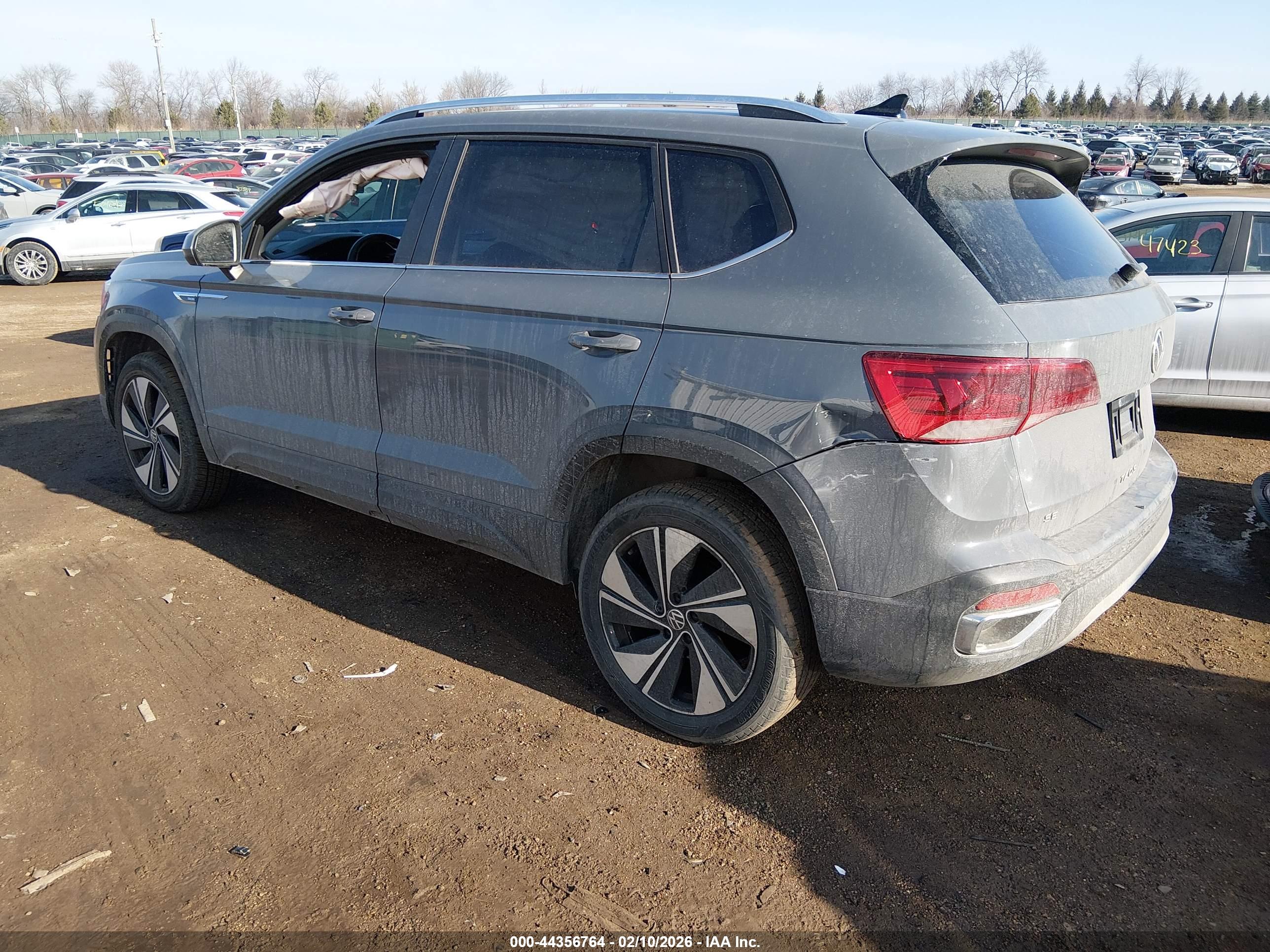 VOLKSWAGEN TAOS image 3