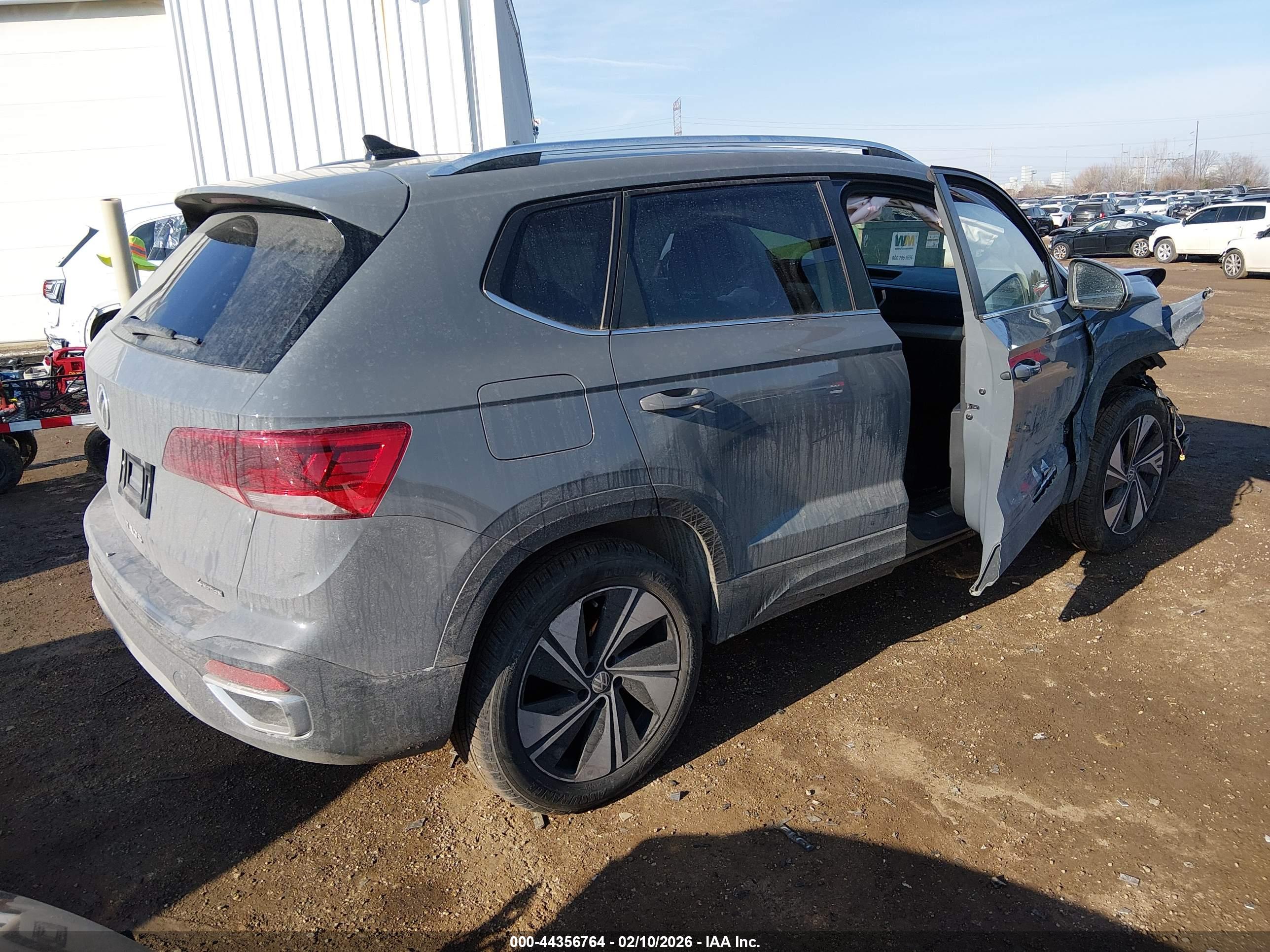 VOLKSWAGEN TAOS image 4