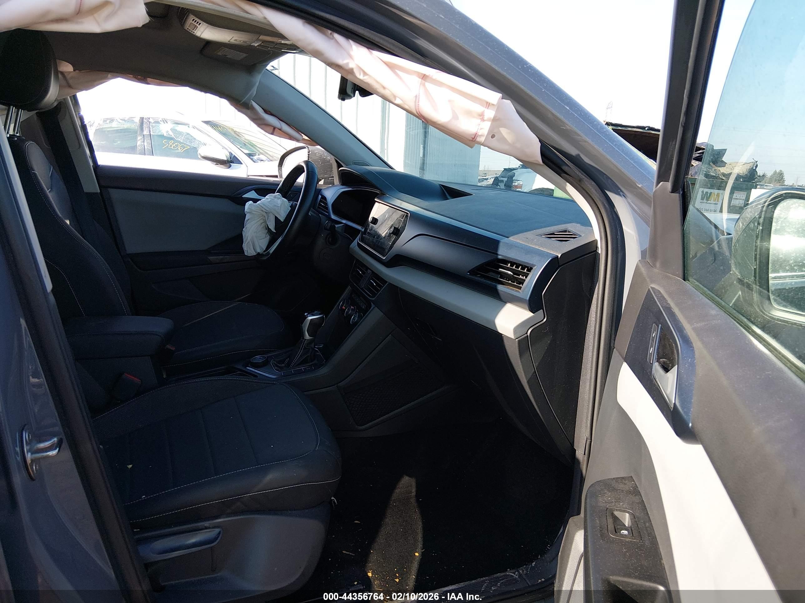 VOLKSWAGEN TAOS image 5
