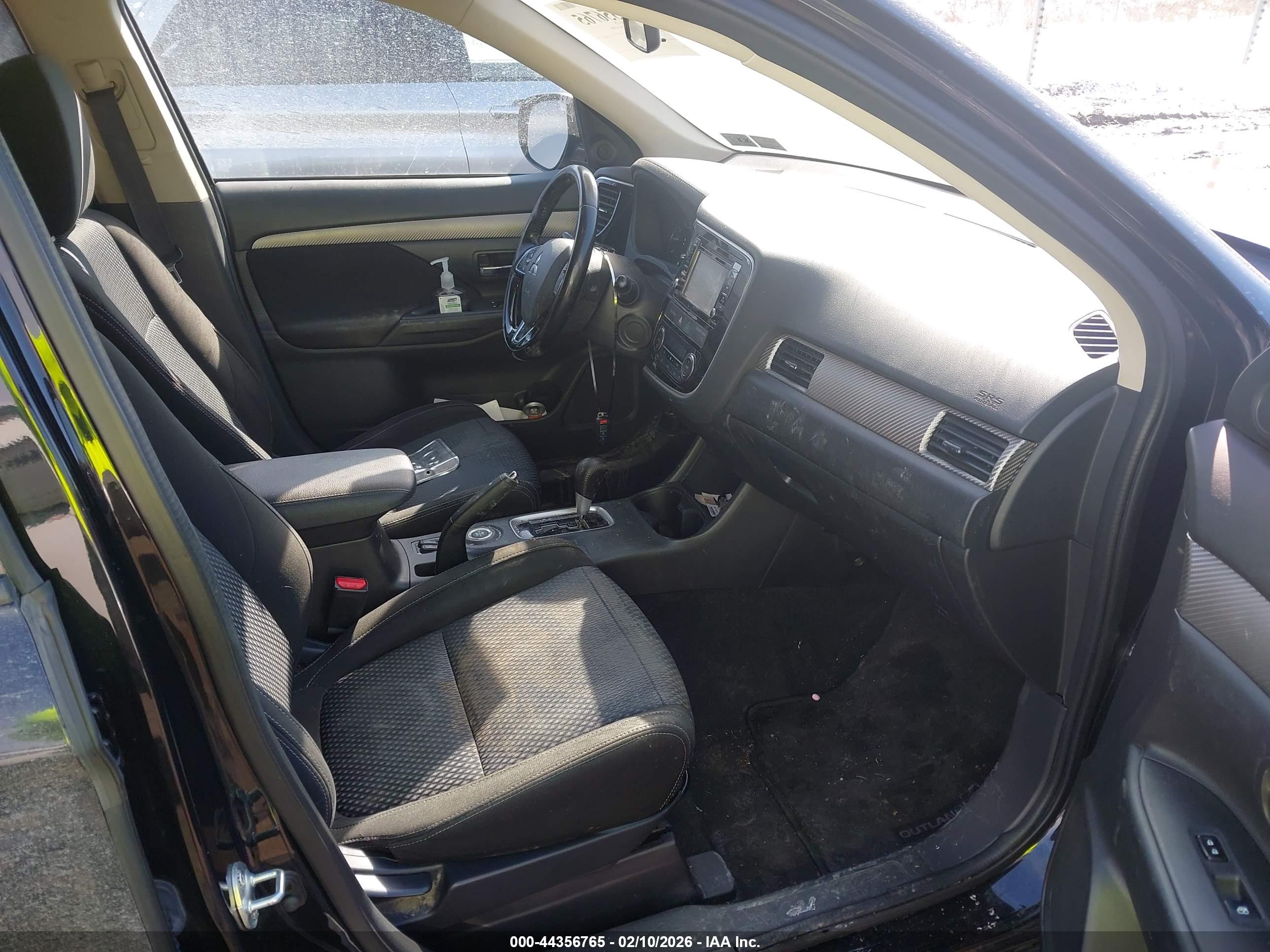 MITSUBISHI OUTLANDER image 5