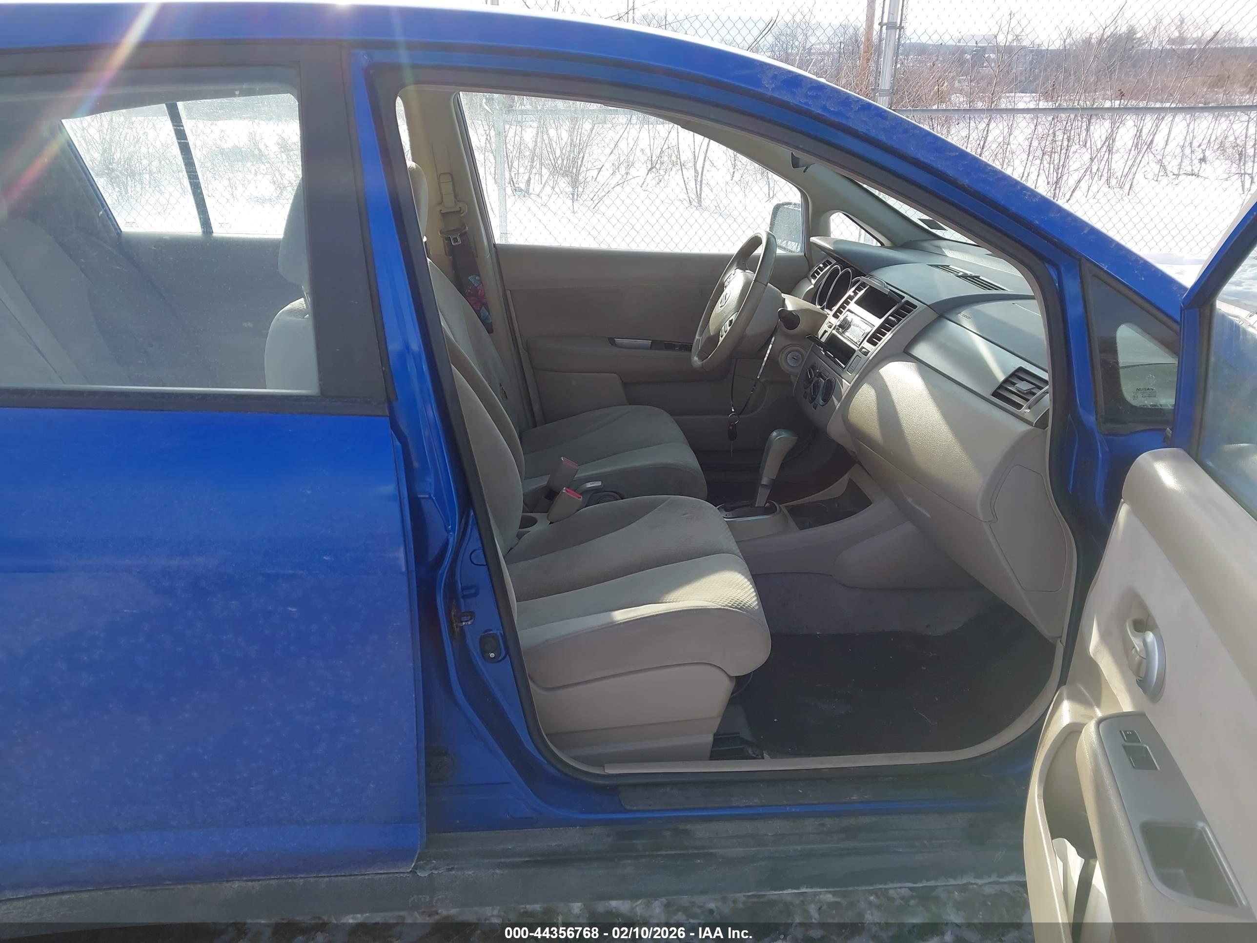 NISSAN VERSA image 5