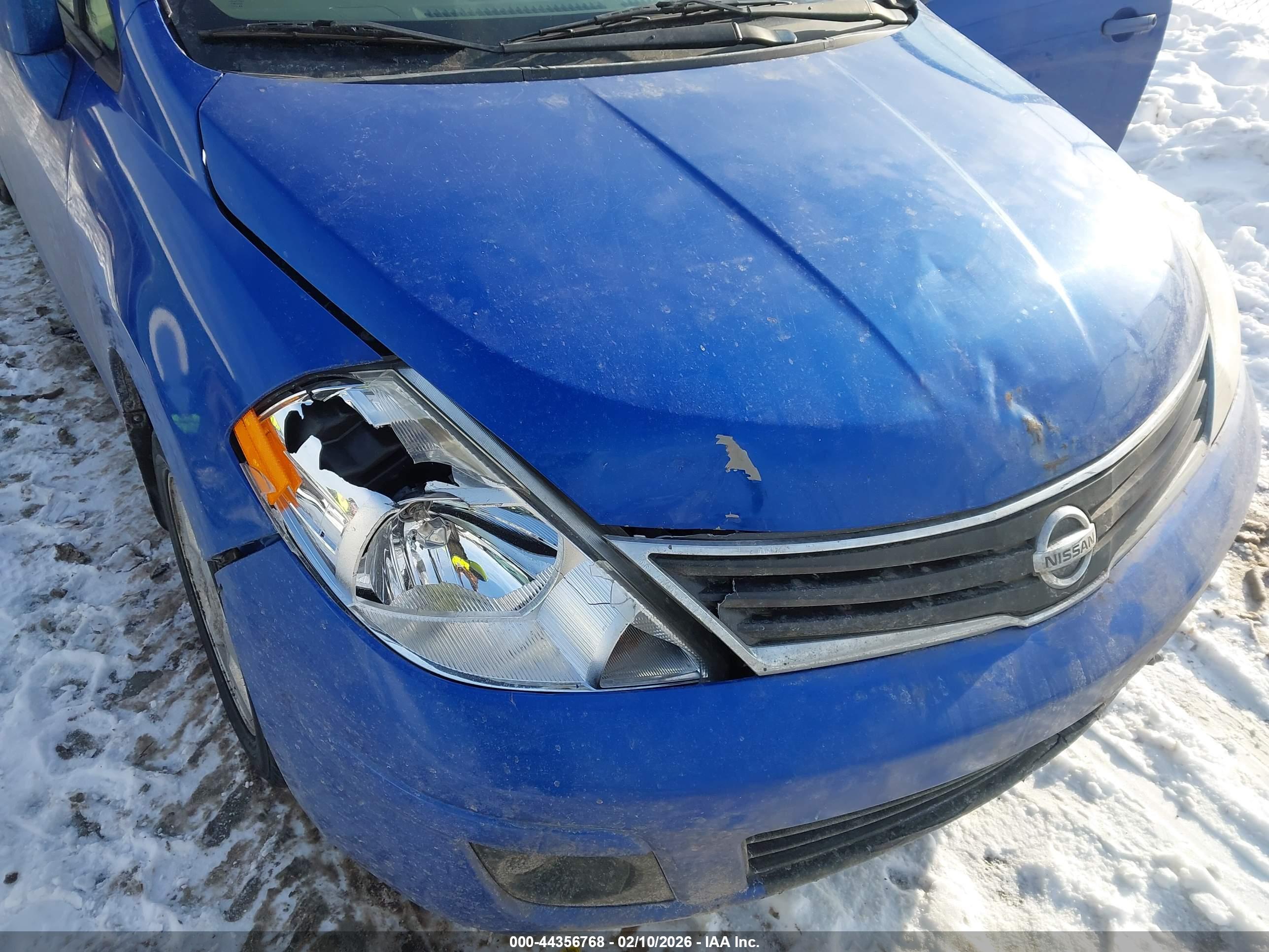 NISSAN VERSA image 6