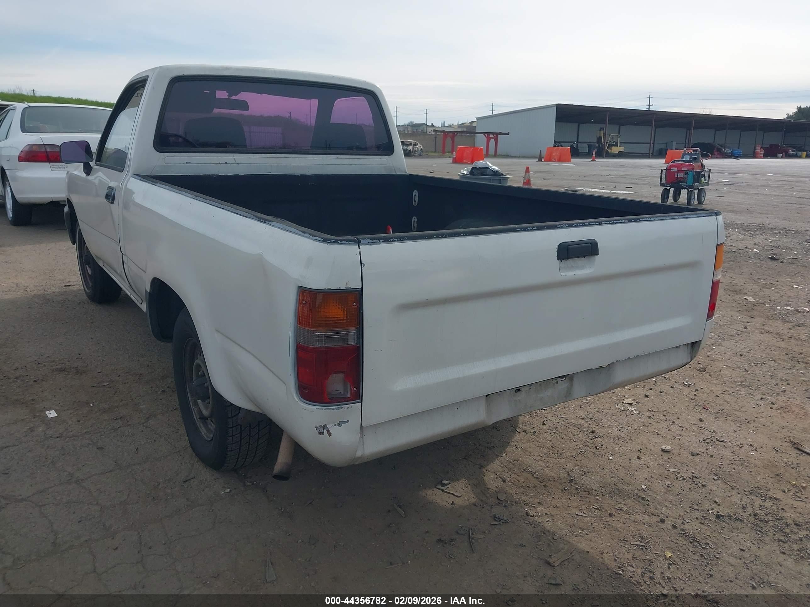 TOYOTA PICKUP image 3
