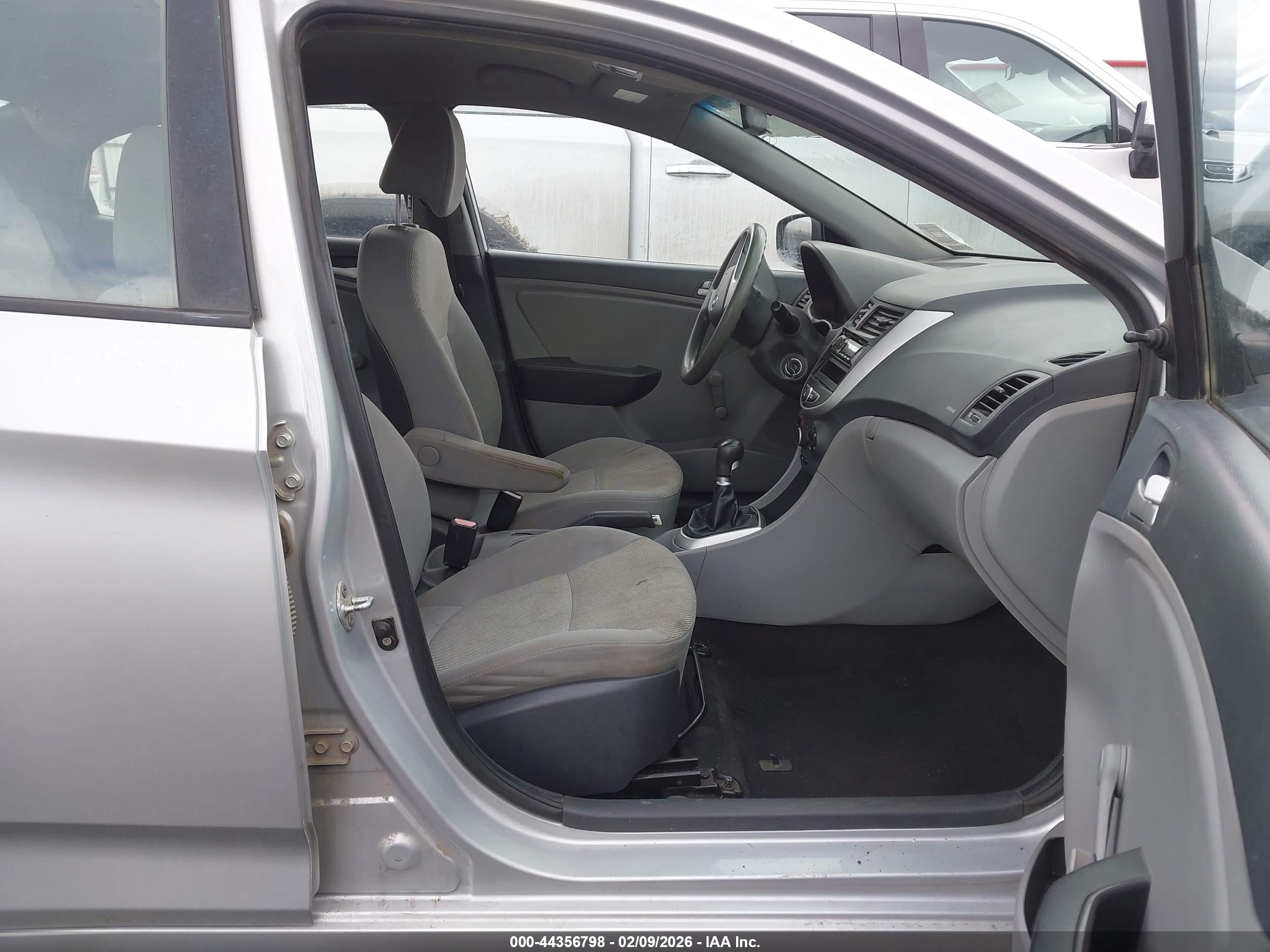 HYUNDAI ACCENT image 5