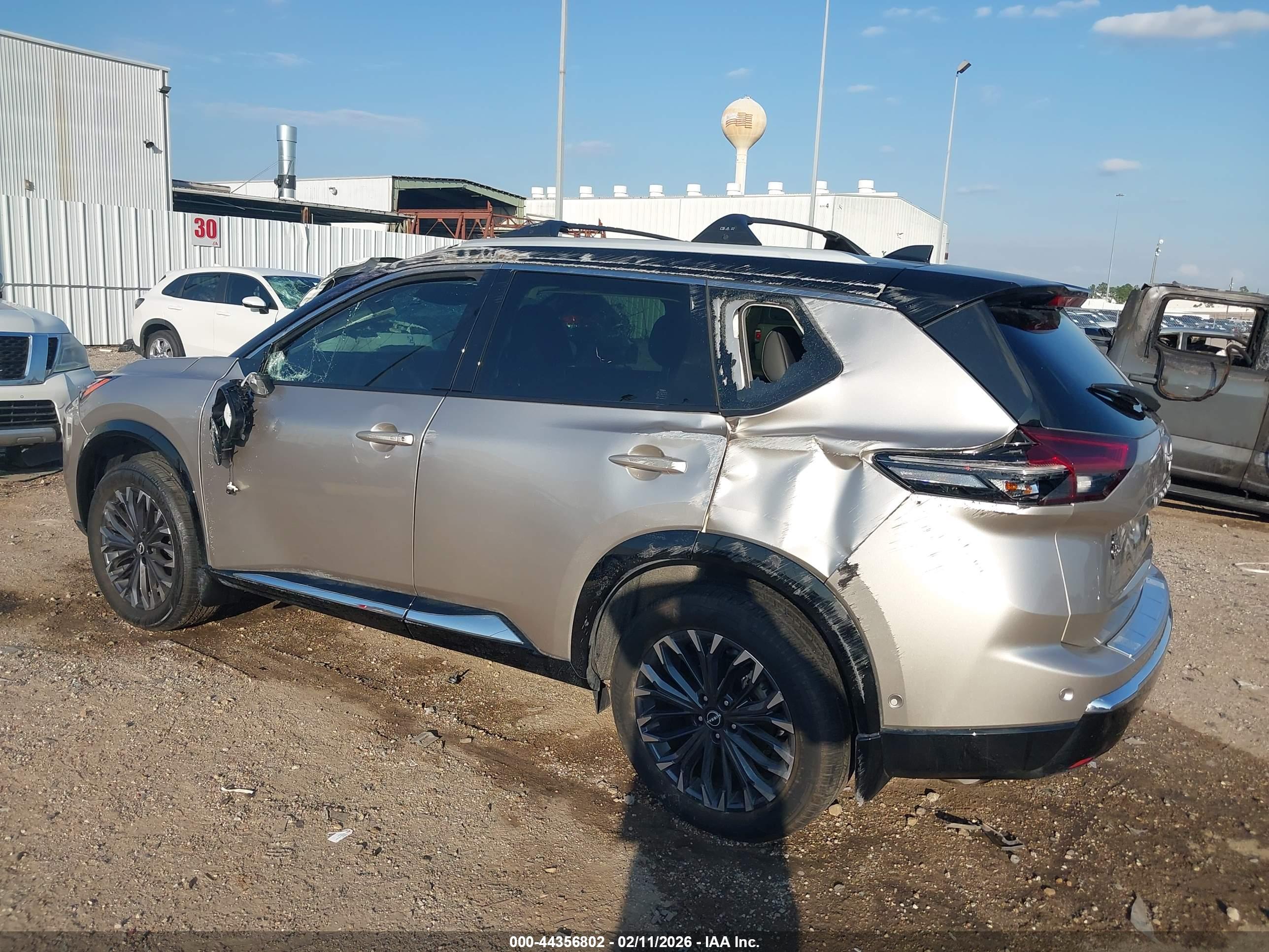 NISSAN ROGUE image 3
