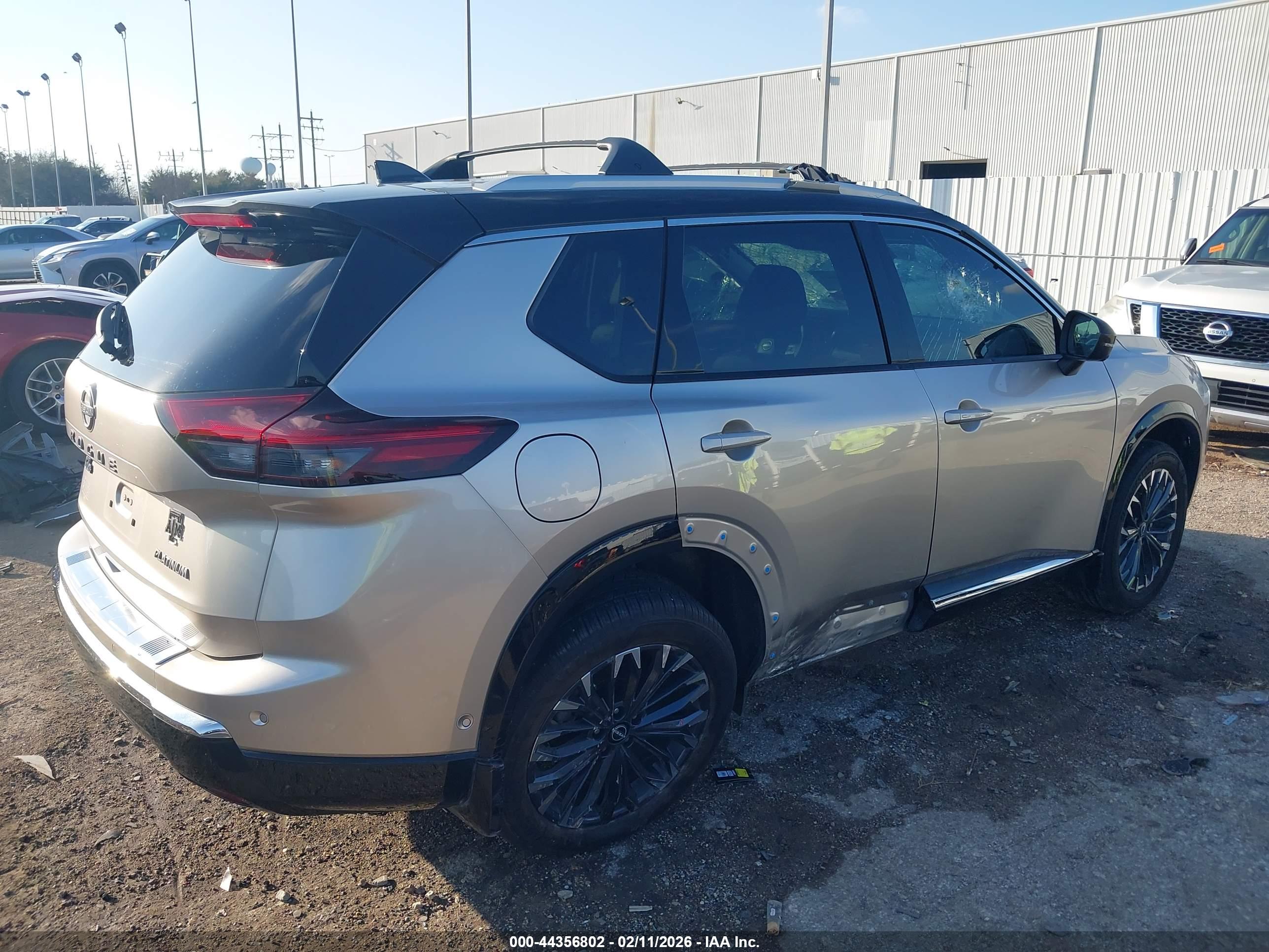 NISSAN ROGUE image 4