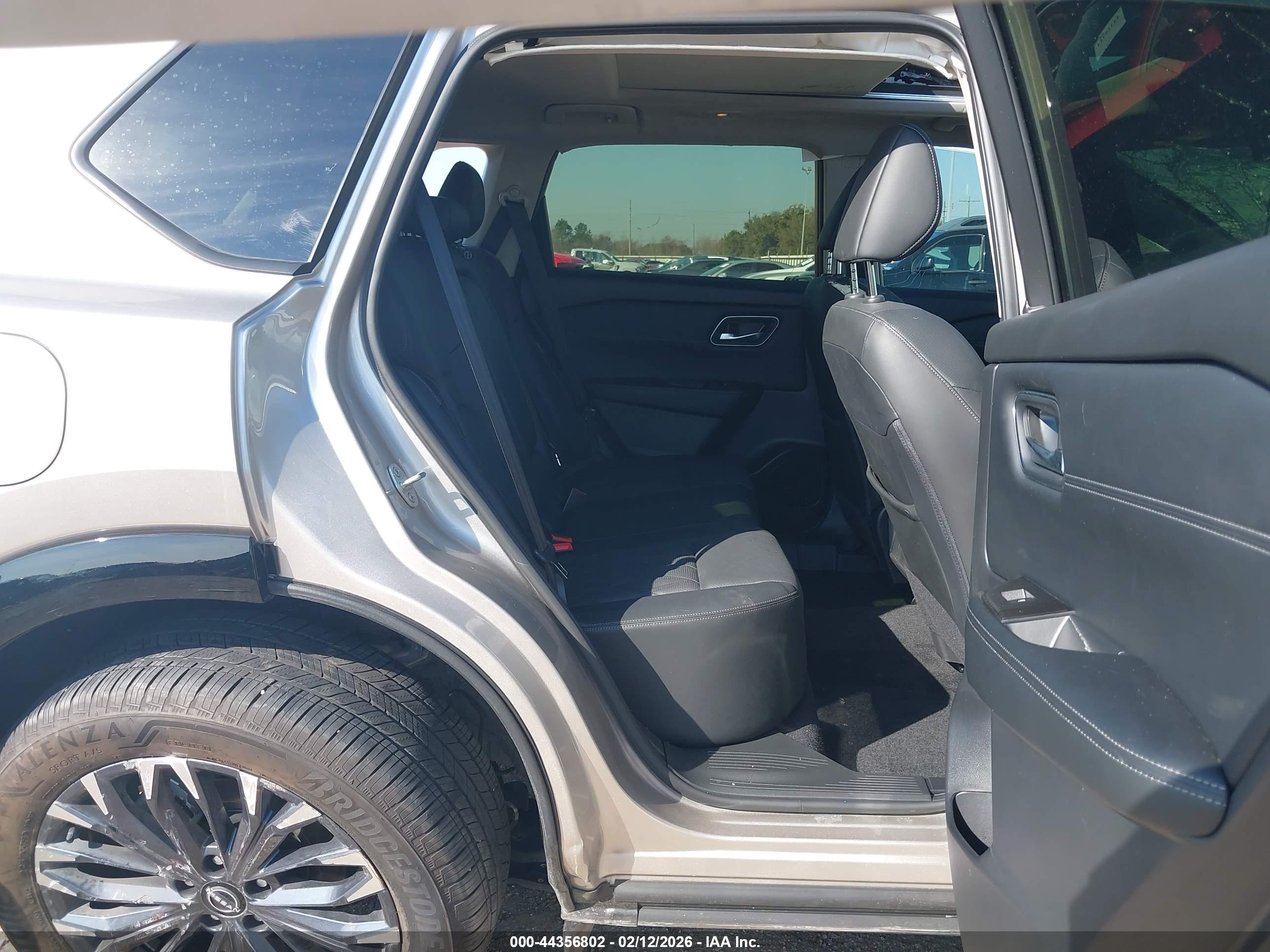 NISSAN ROGUE image 8