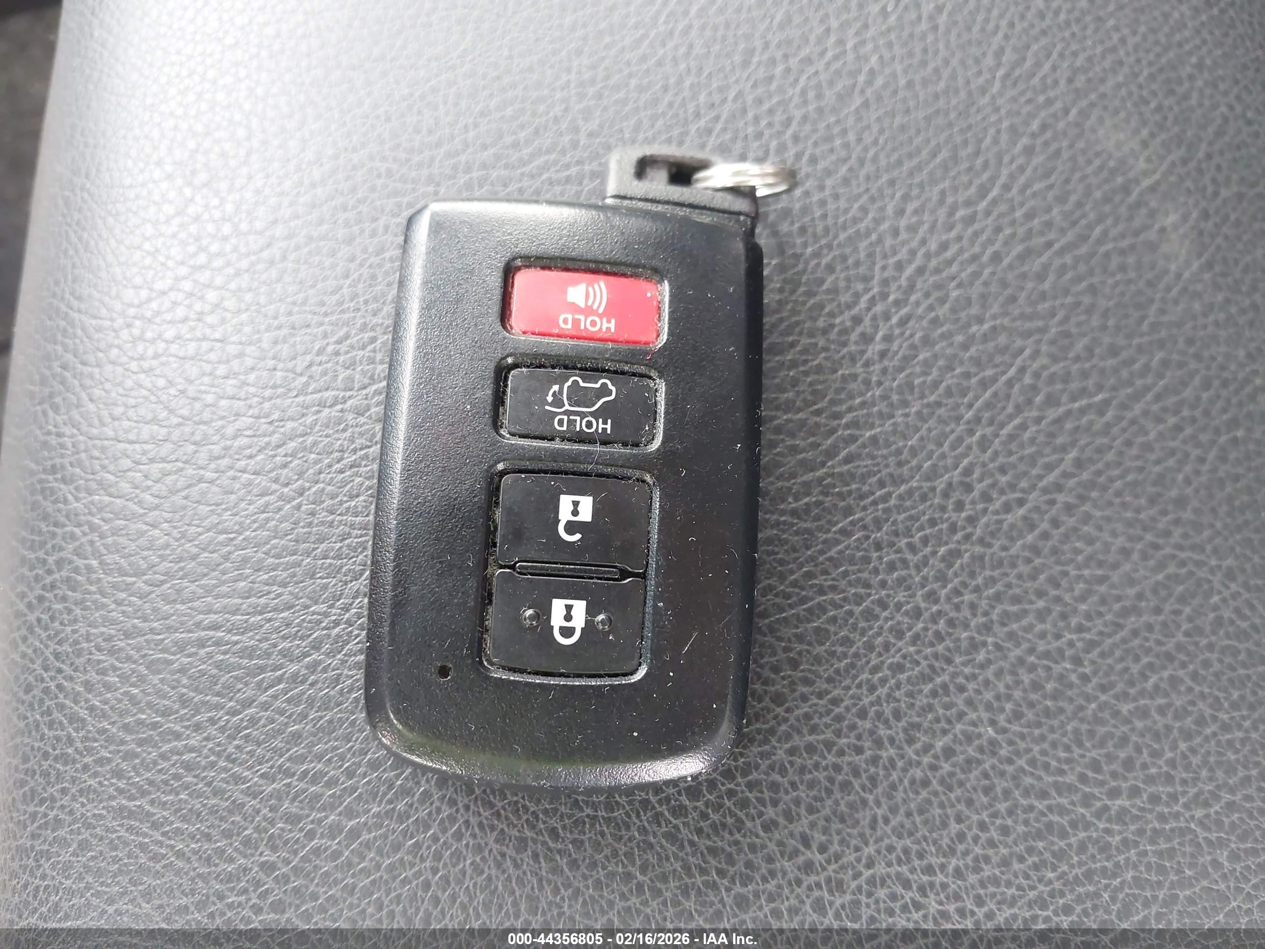 TOYOTA RAV4 image 11