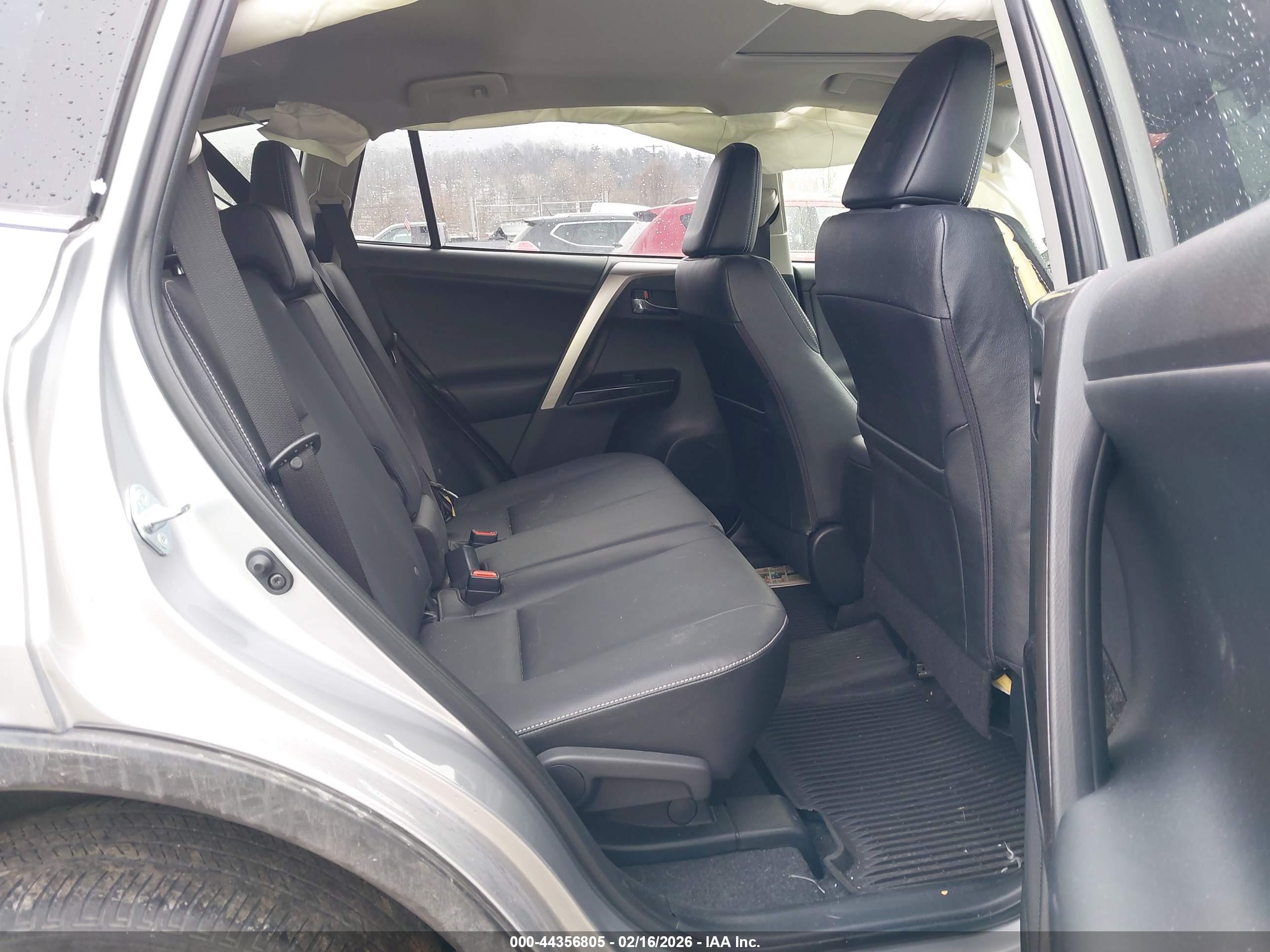 TOYOTA RAV4 image 8