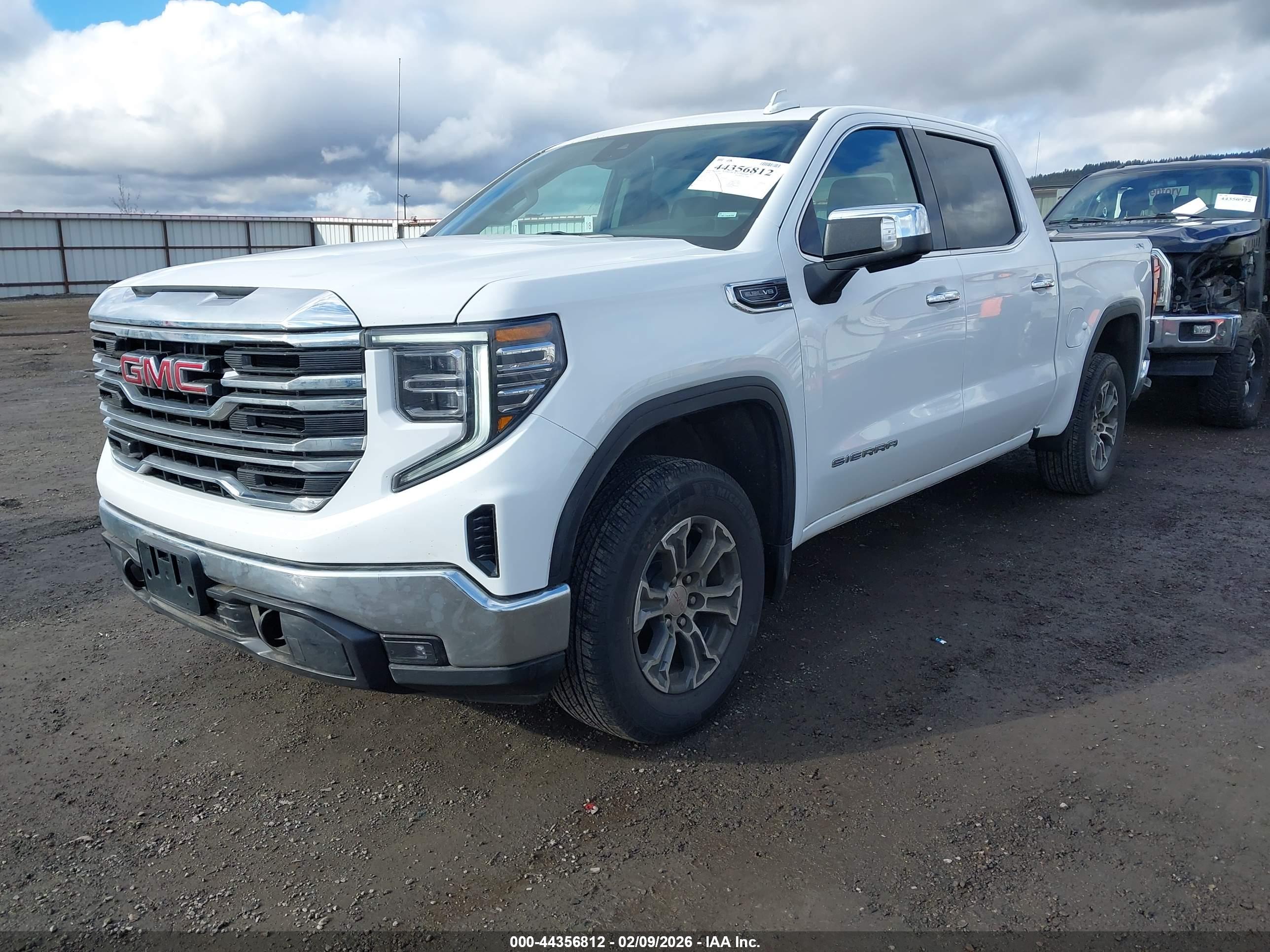 GMC SIERRA image 2