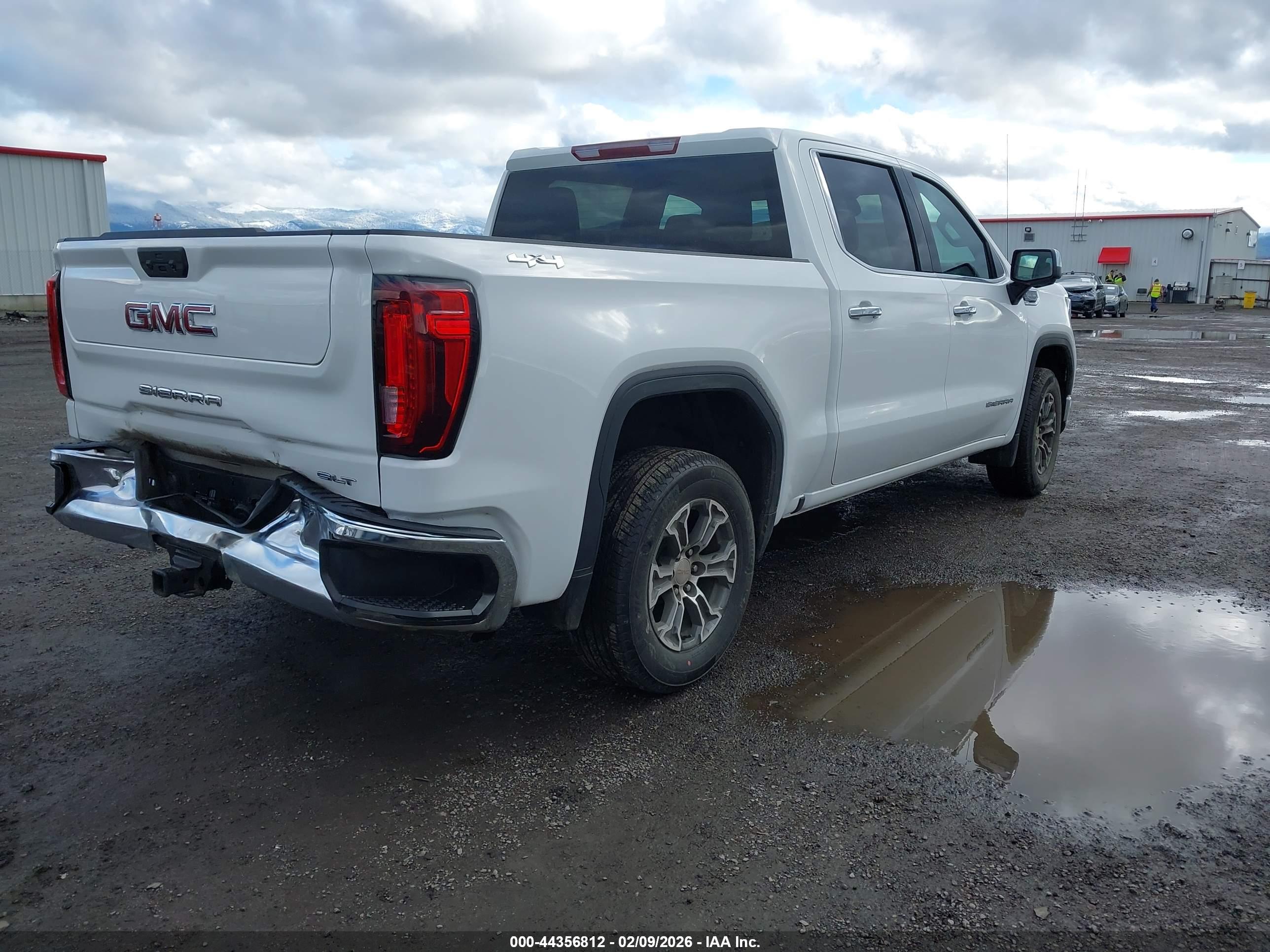 GMC SIERRA image 4