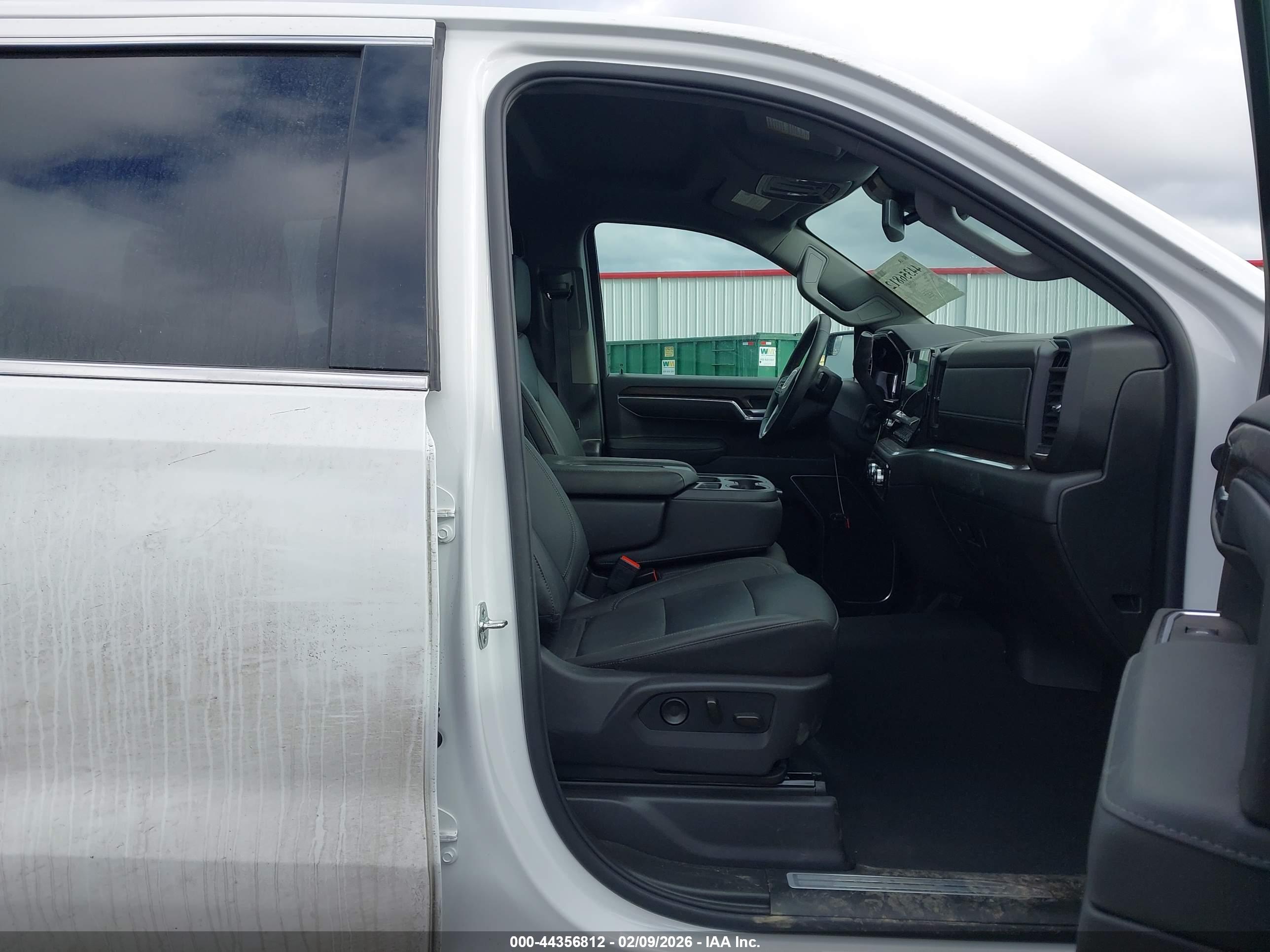 GMC SIERRA image 5