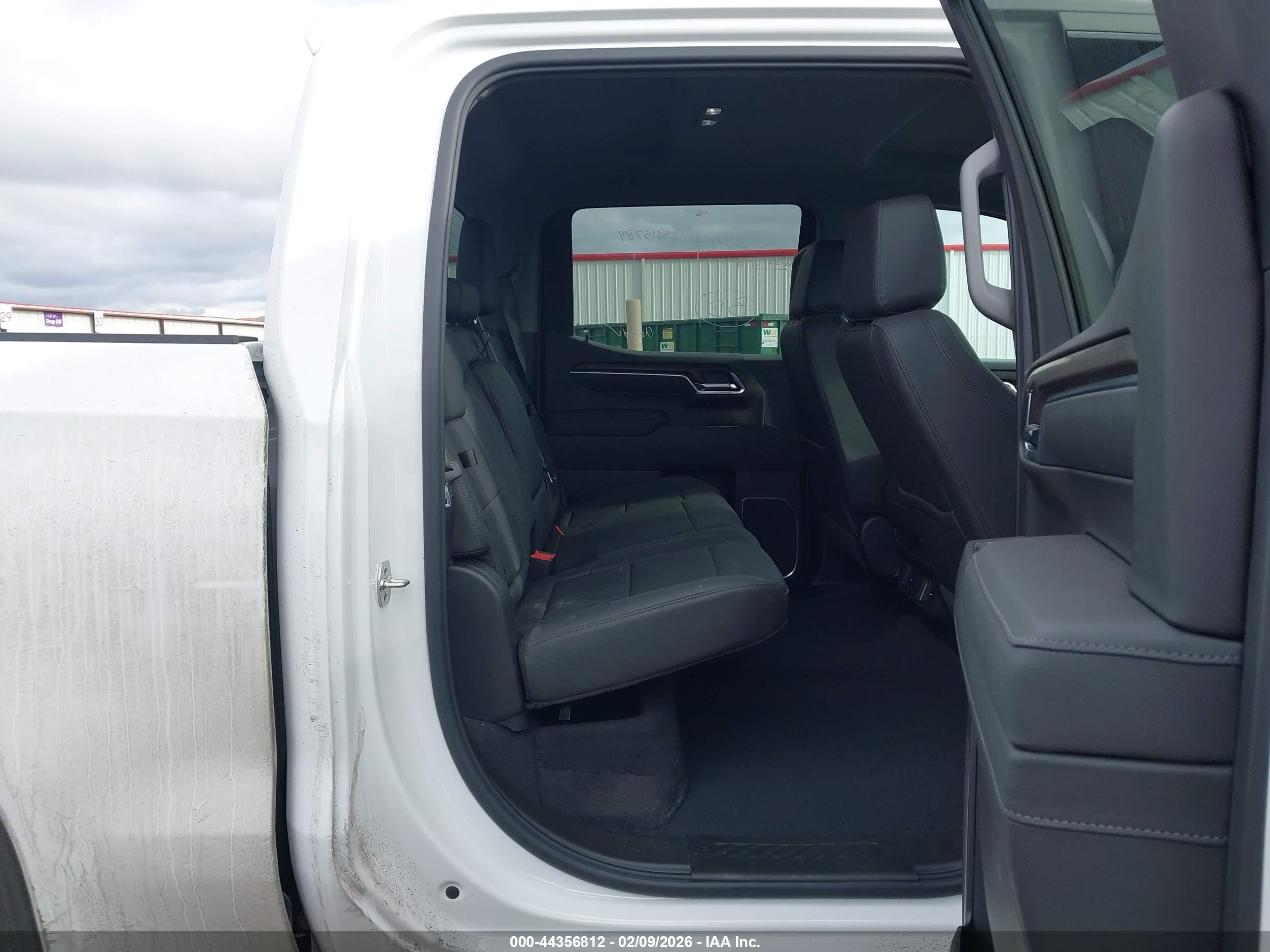GMC SIERRA image 8