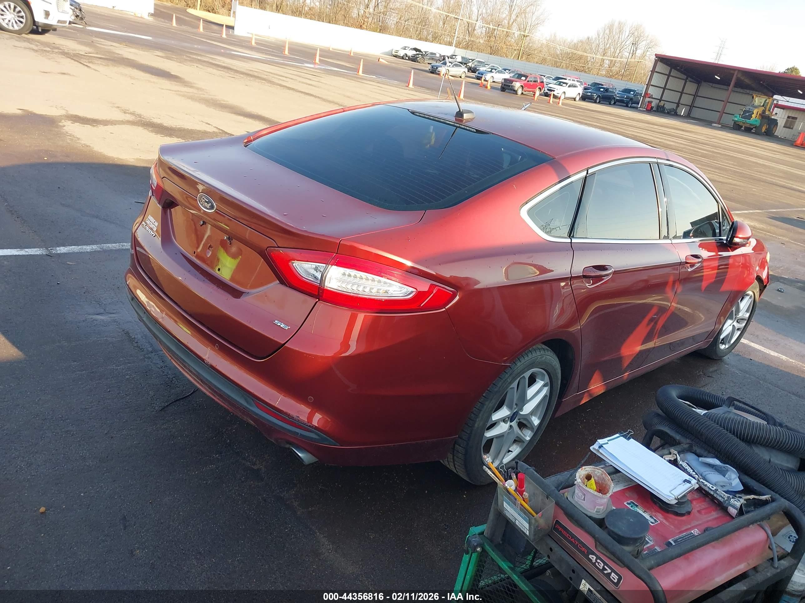 FORD FUSION image 4