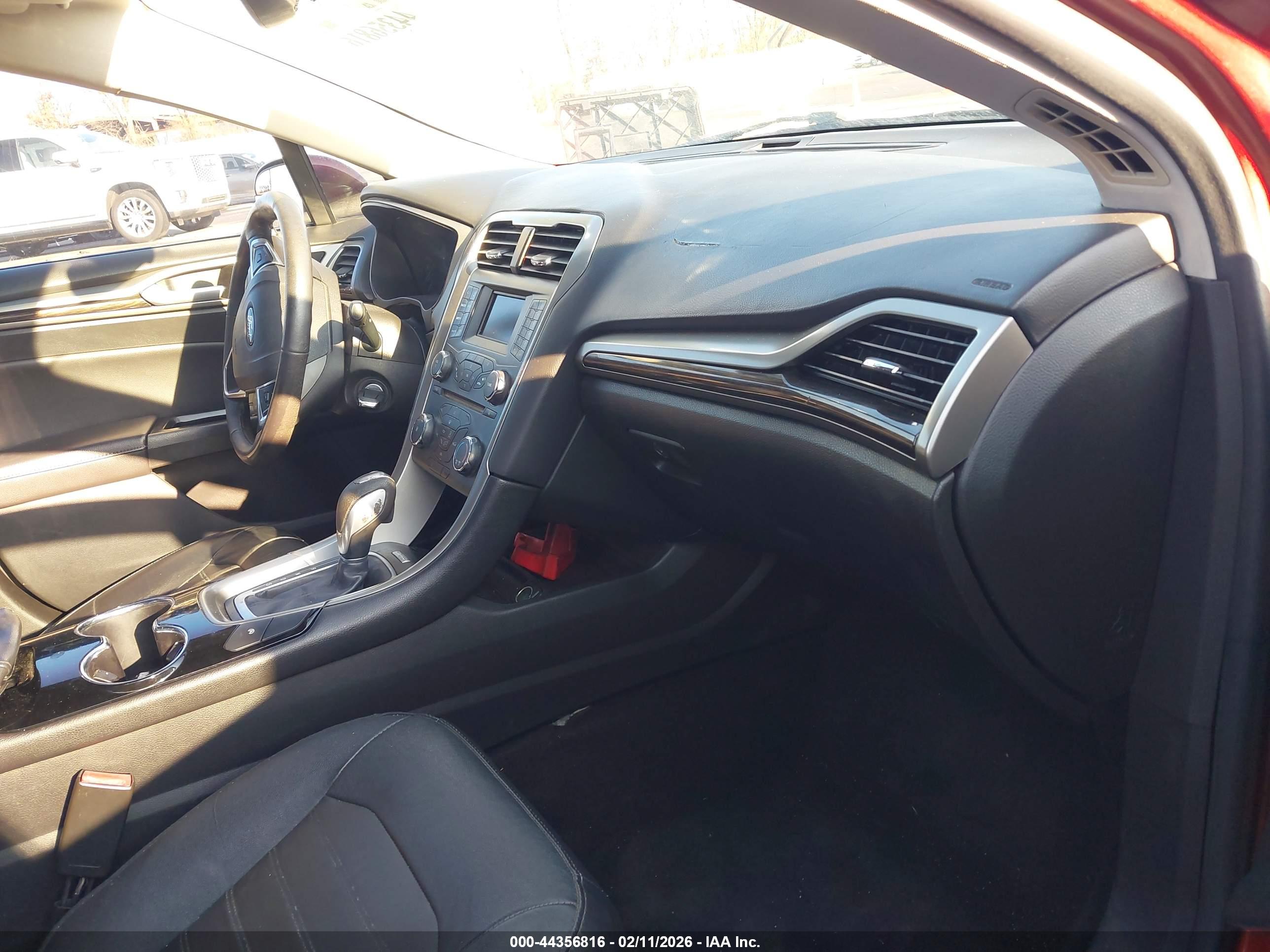 FORD FUSION image 5