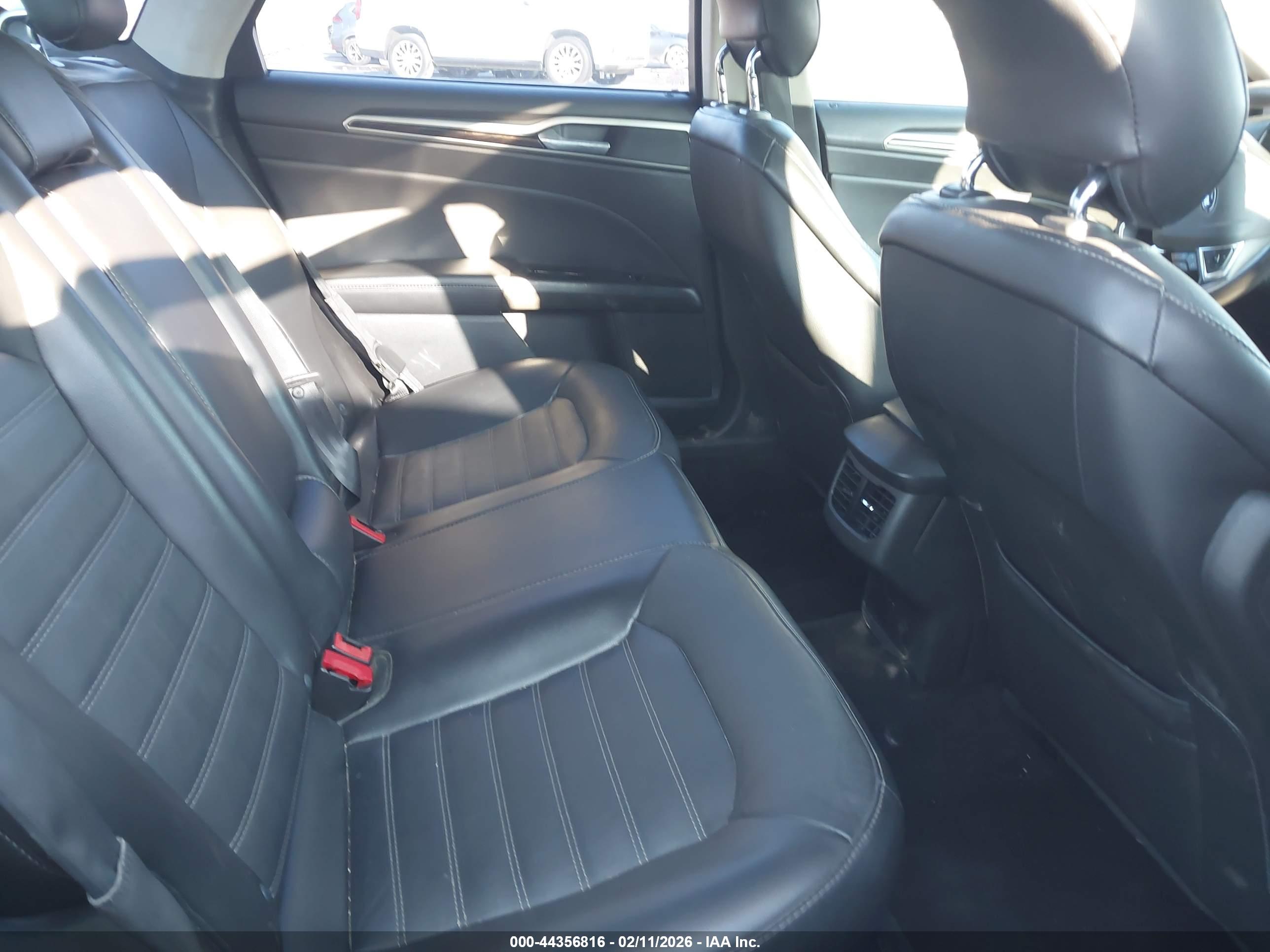 FORD FUSION image 8
