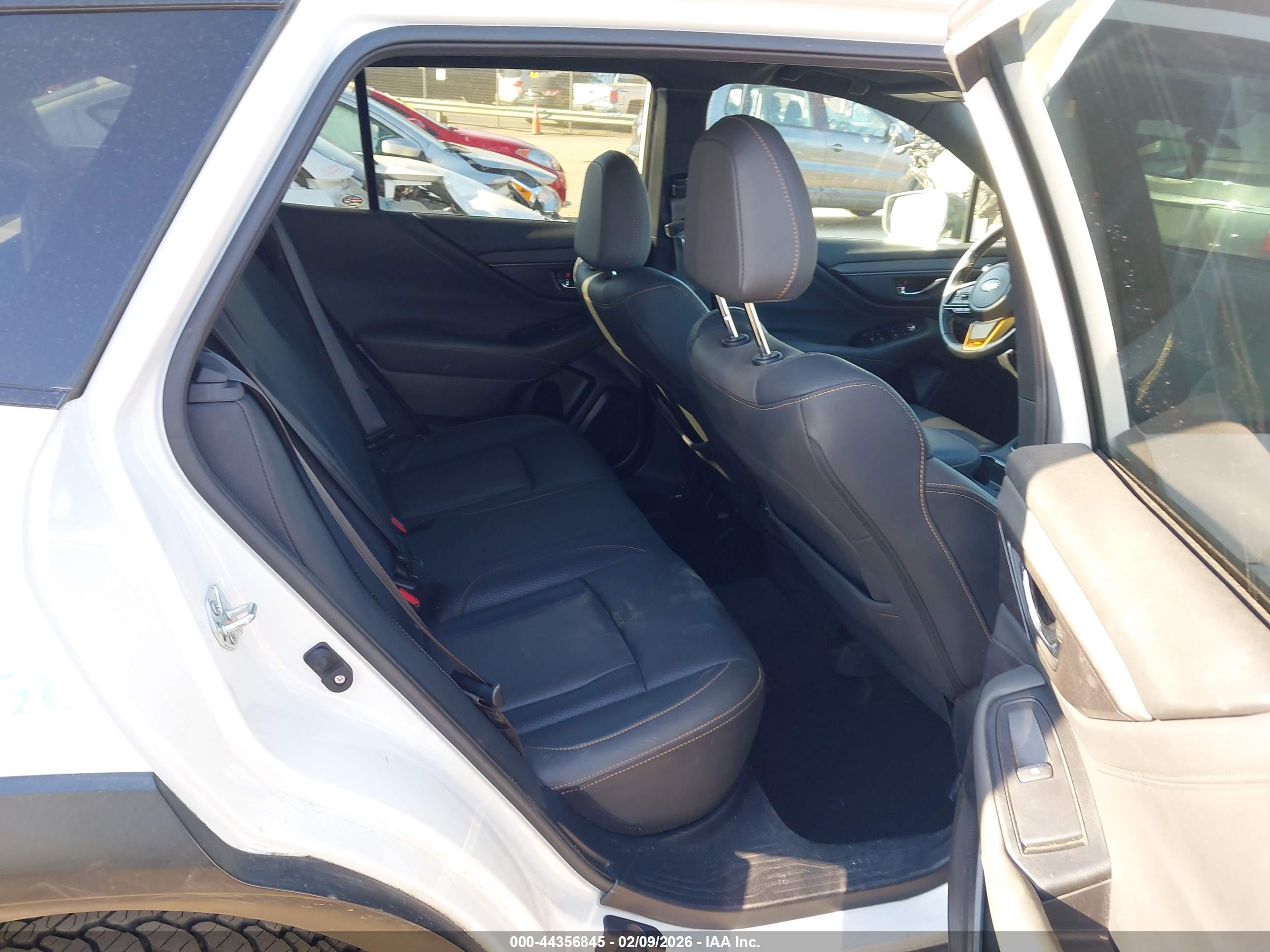 SUBARU OUTBACK image 8