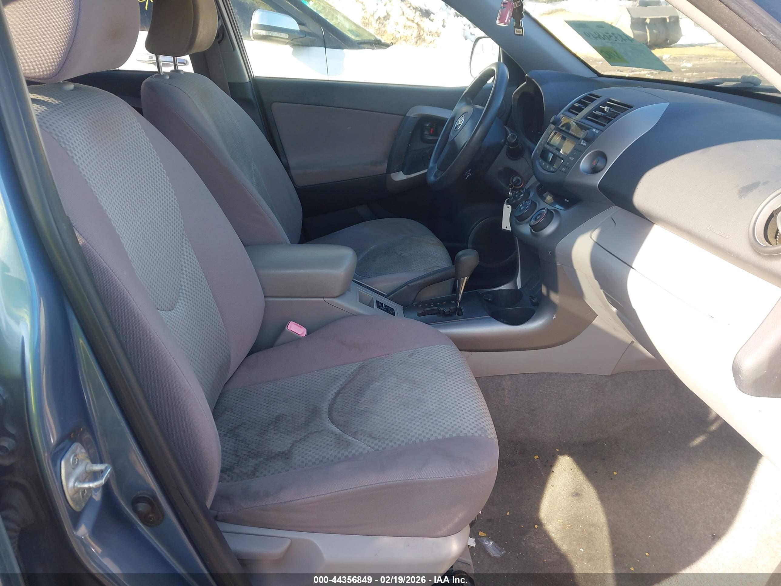 TOYOTA RAV4 image 5