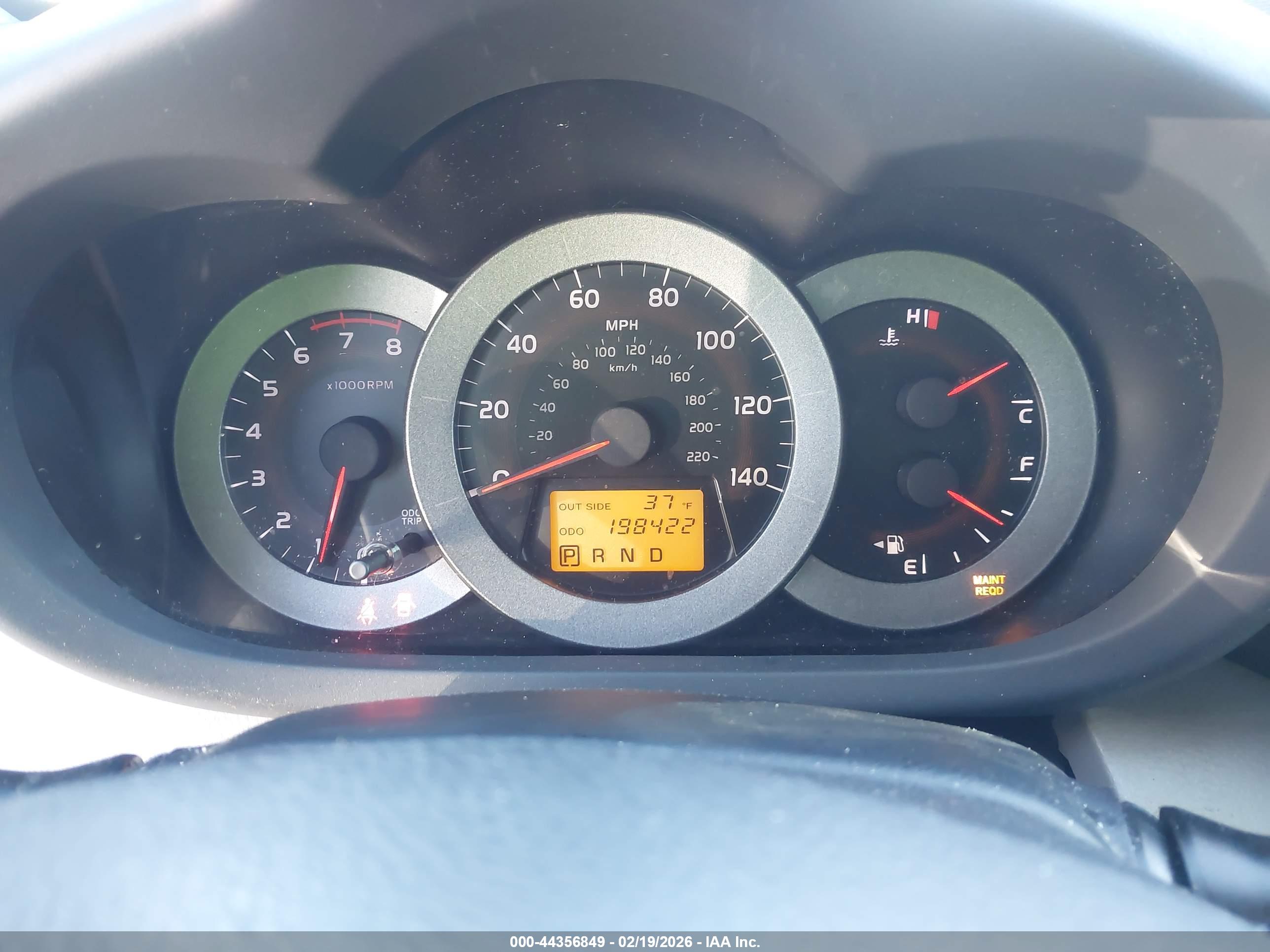 TOYOTA RAV4 image 7