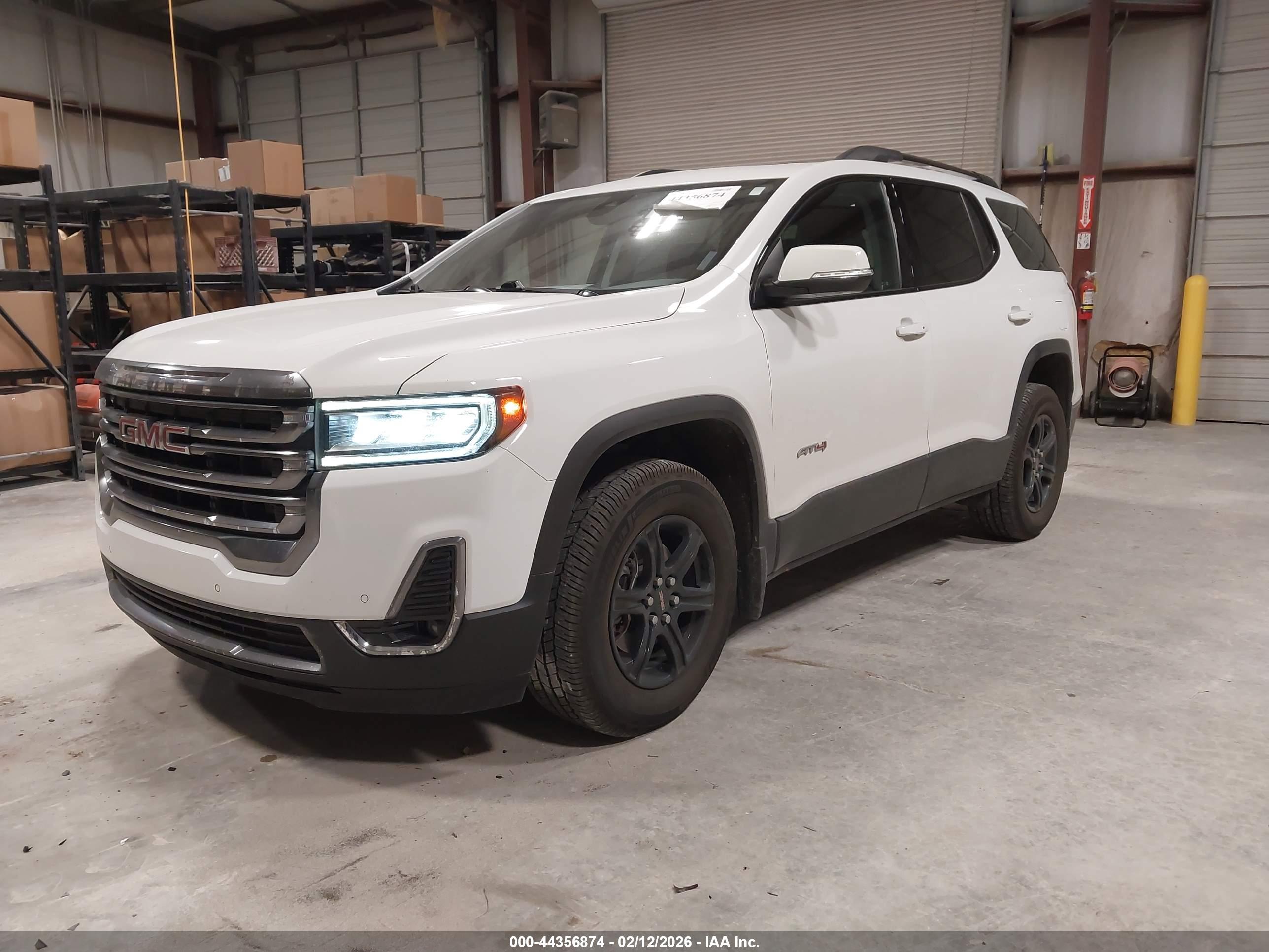 GMC ACADIA image 2