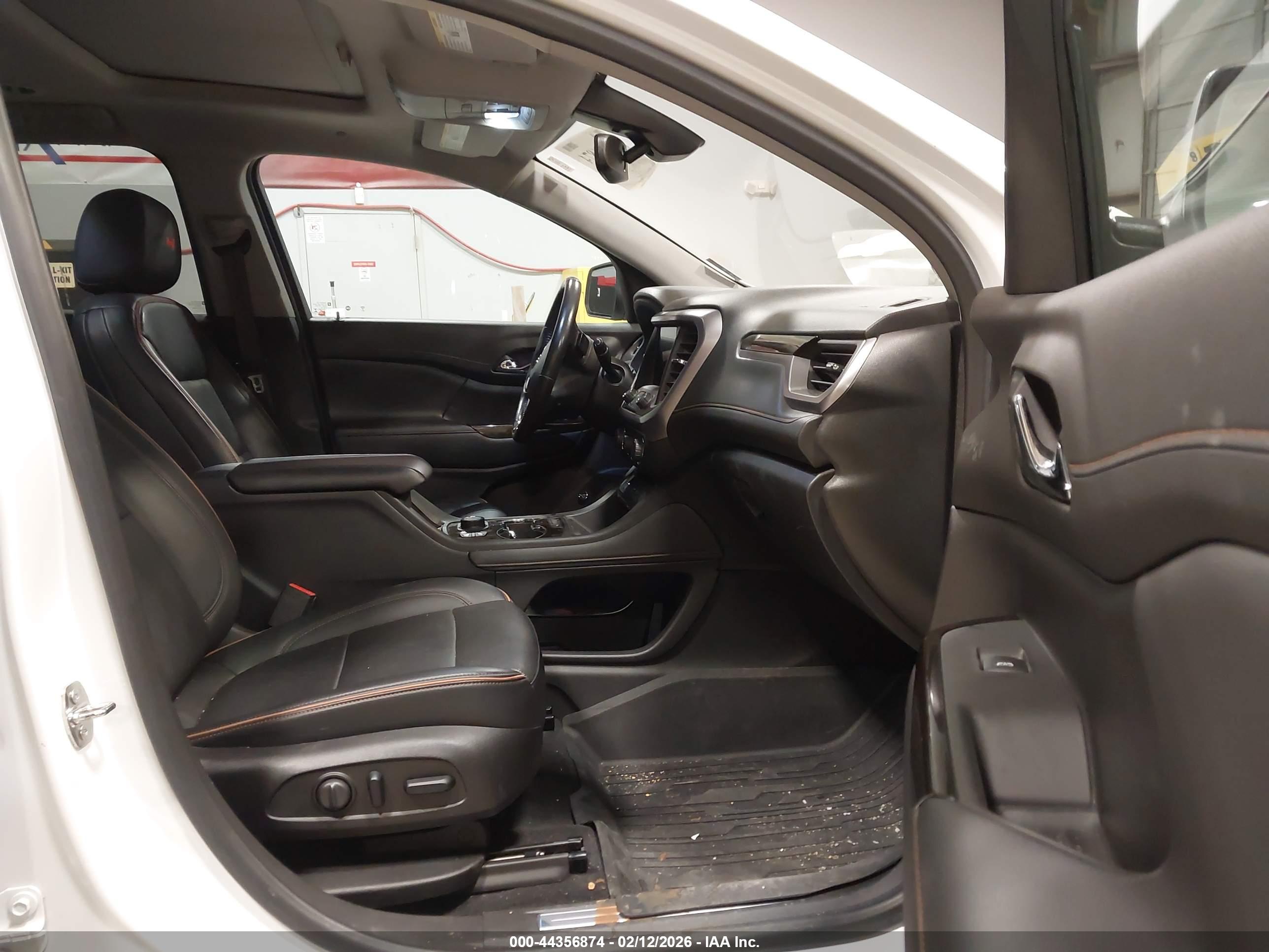 GMC ACADIA image 5