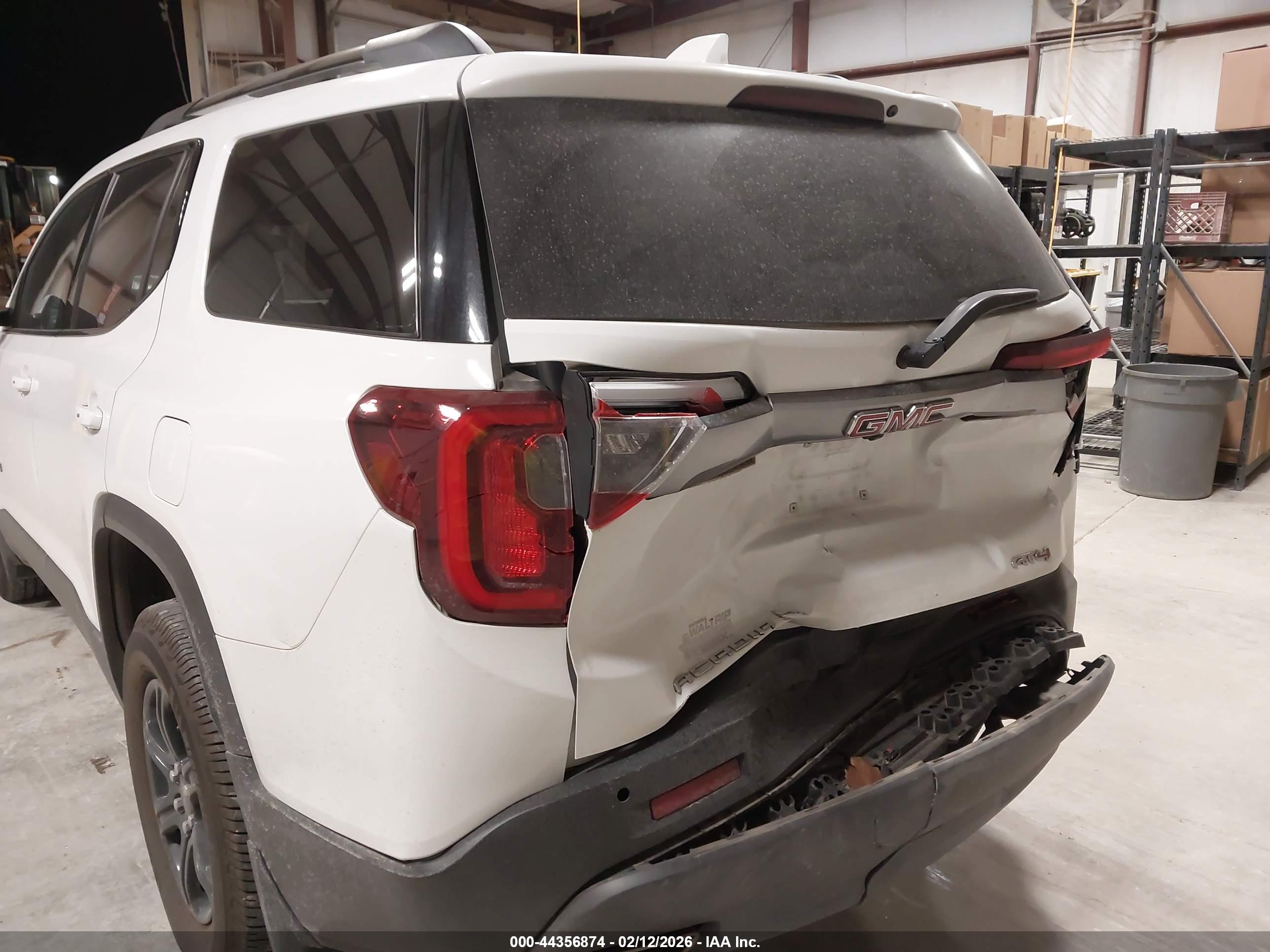 GMC ACADIA image 6