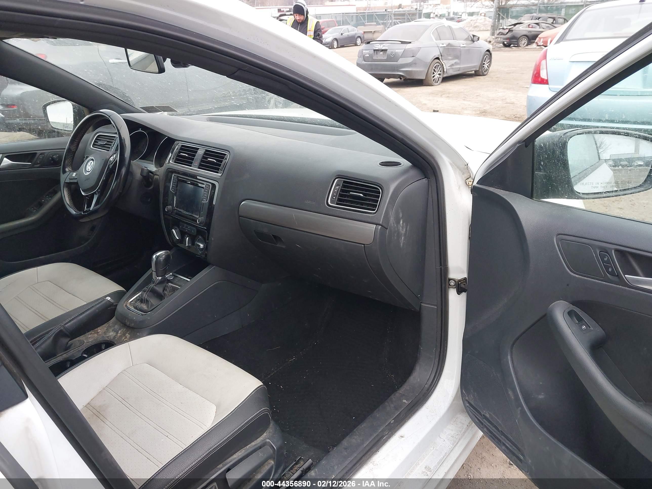 VOLKSWAGEN JETTA image 5