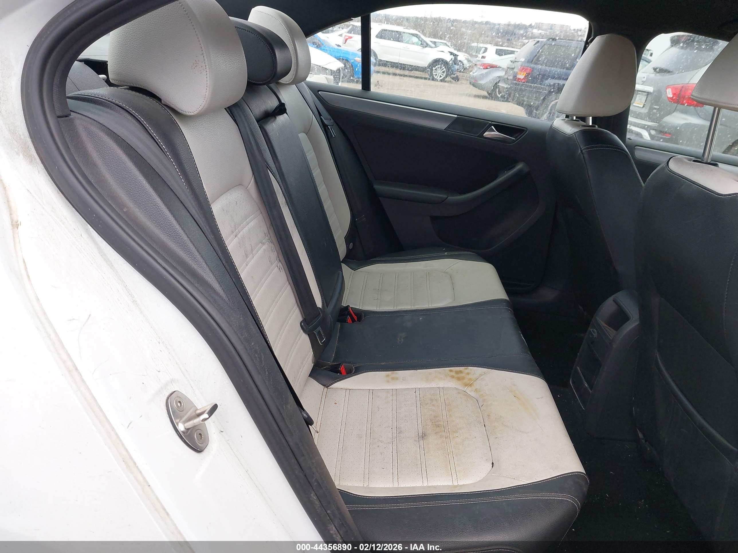 VOLKSWAGEN JETTA image 8