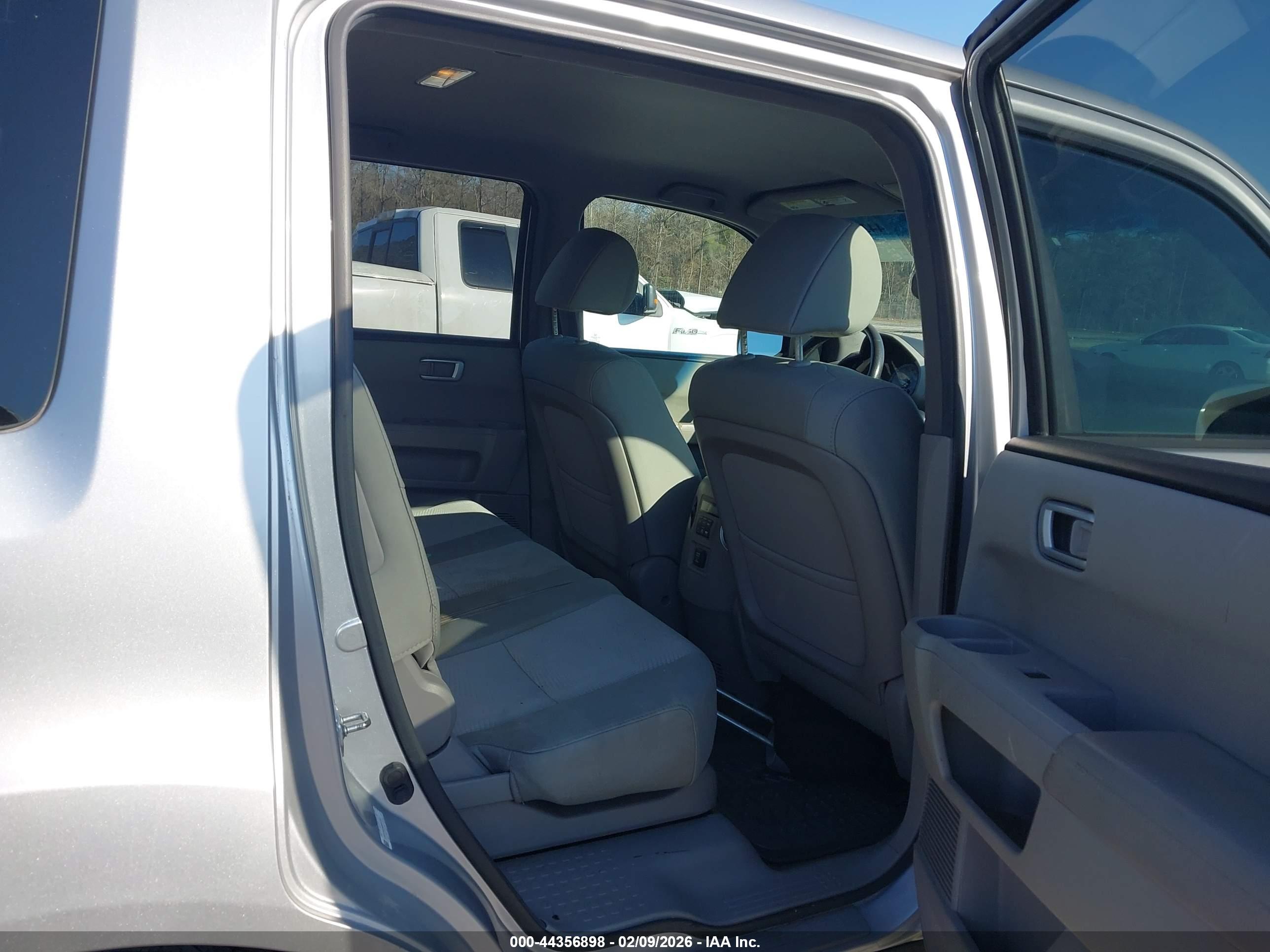 HONDA PILOT image 8