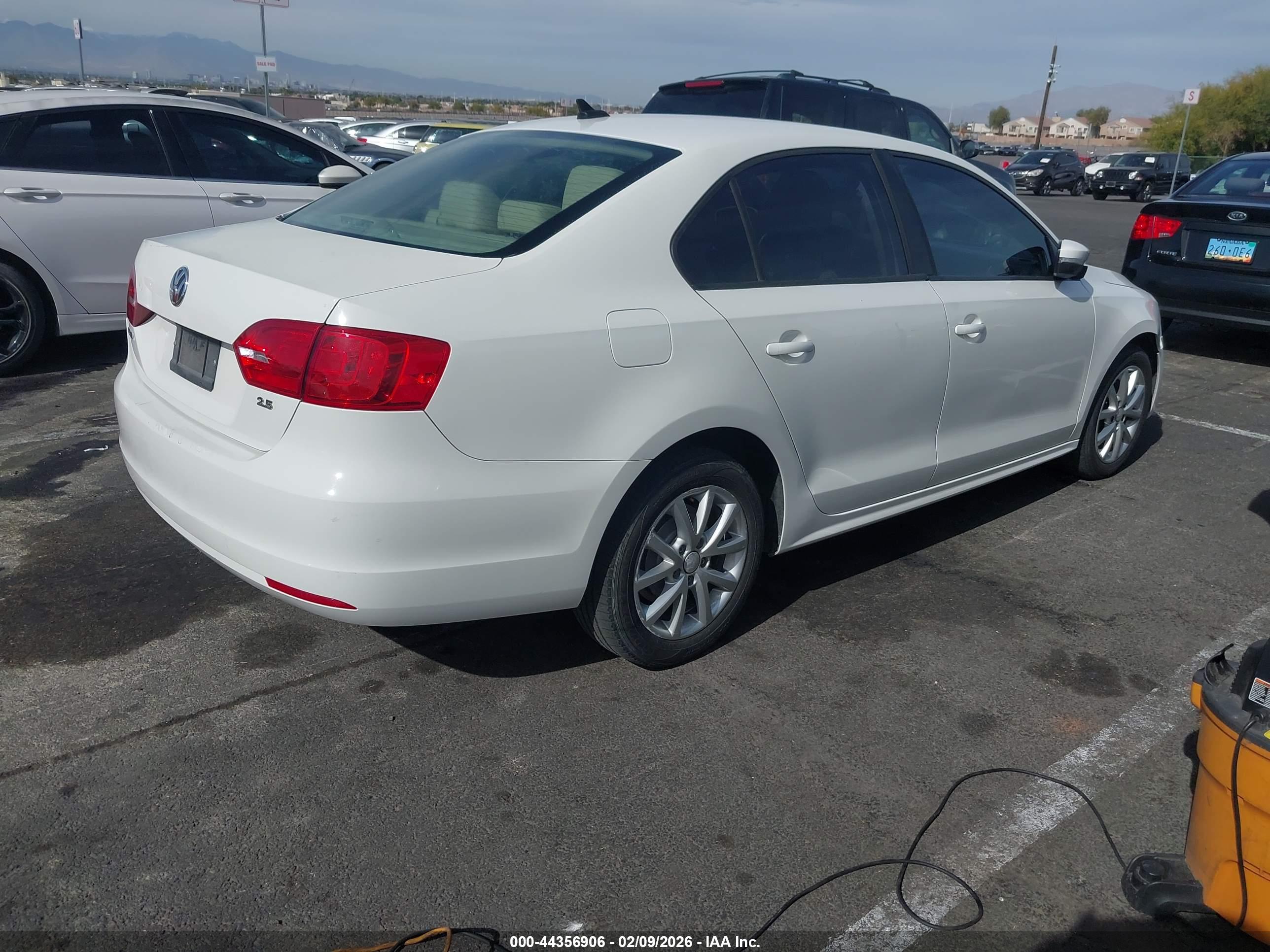 VOLKSWAGEN JETTA image 4