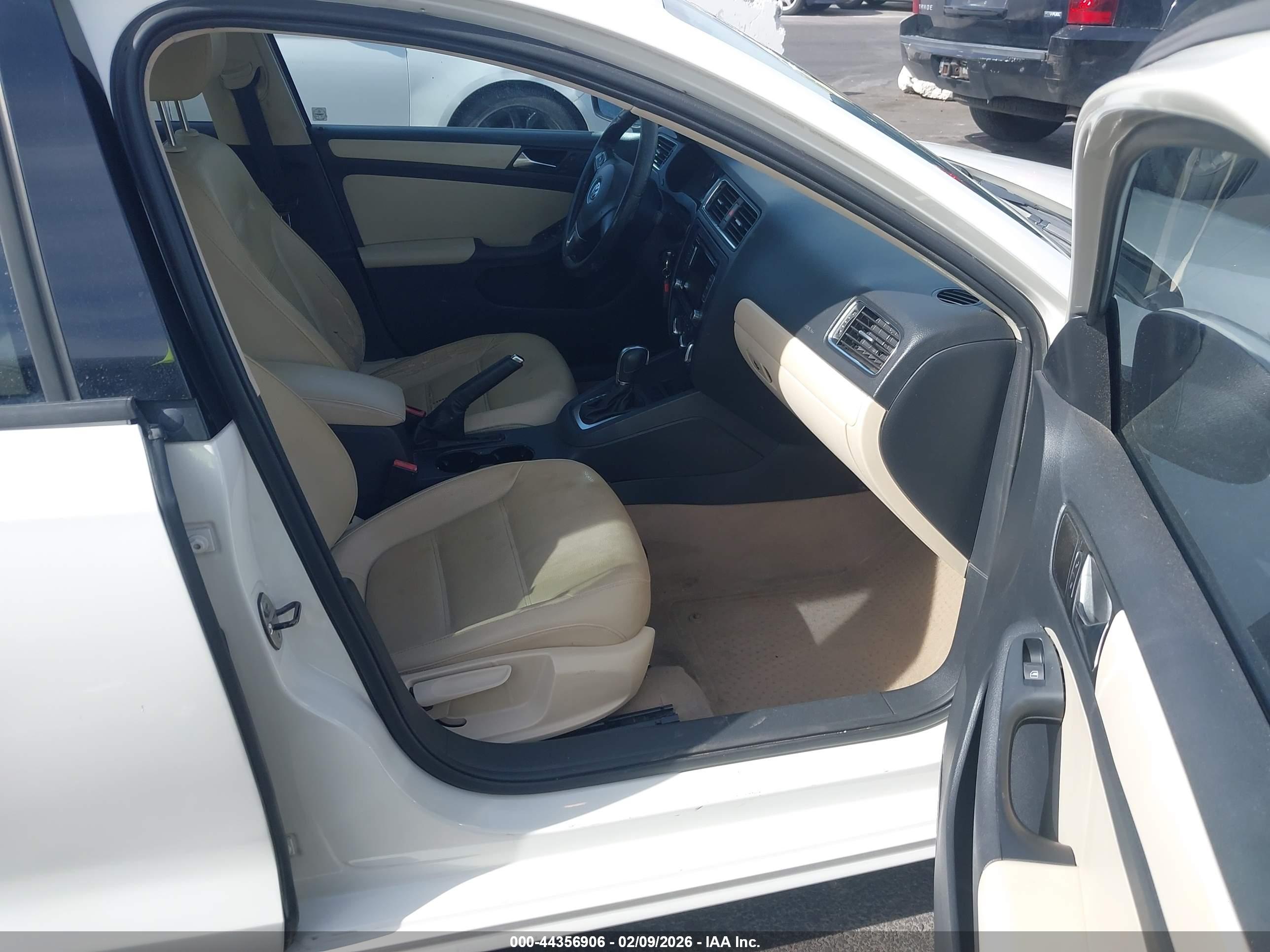 VOLKSWAGEN JETTA image 5