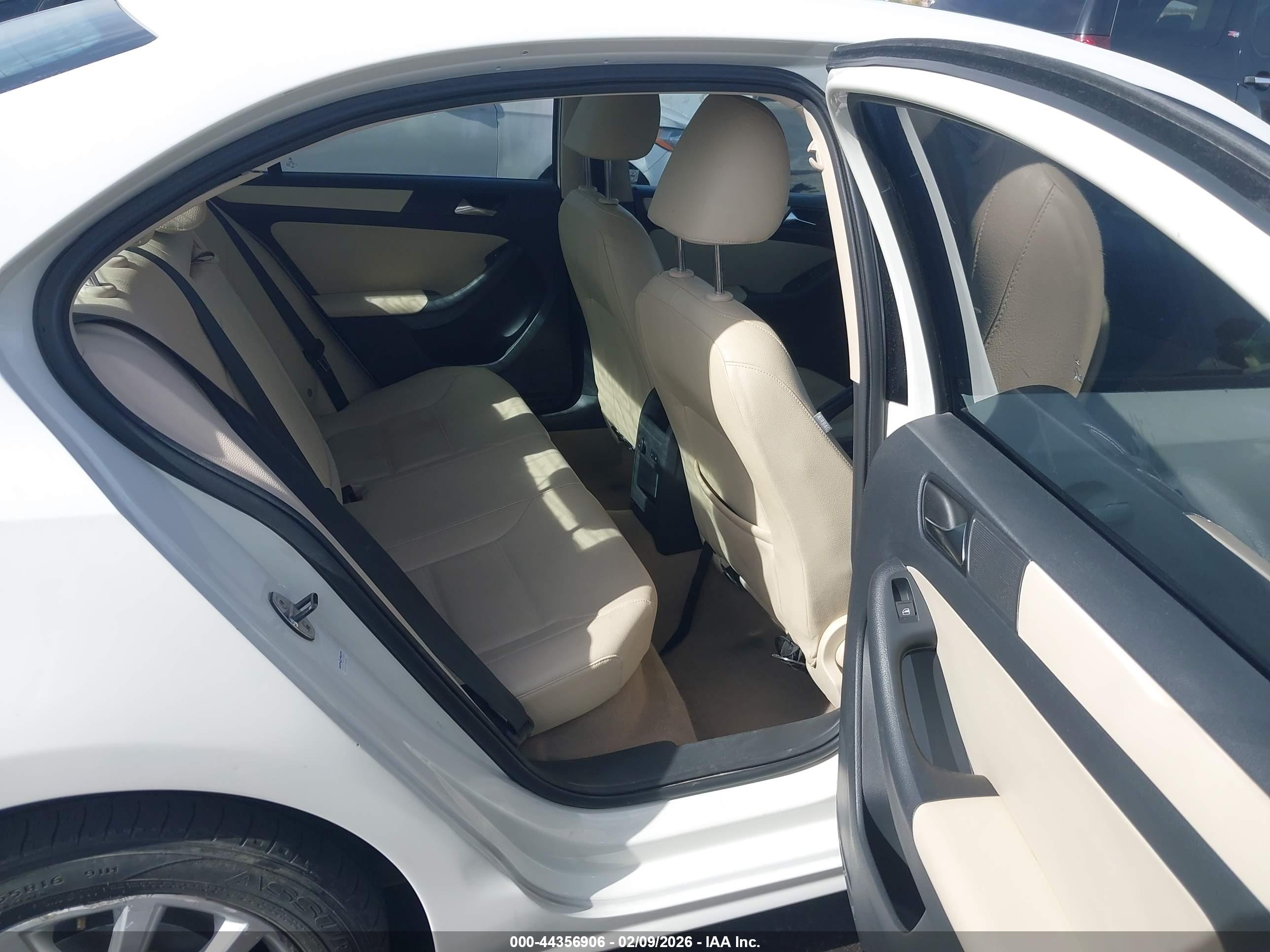 VOLKSWAGEN JETTA image 8