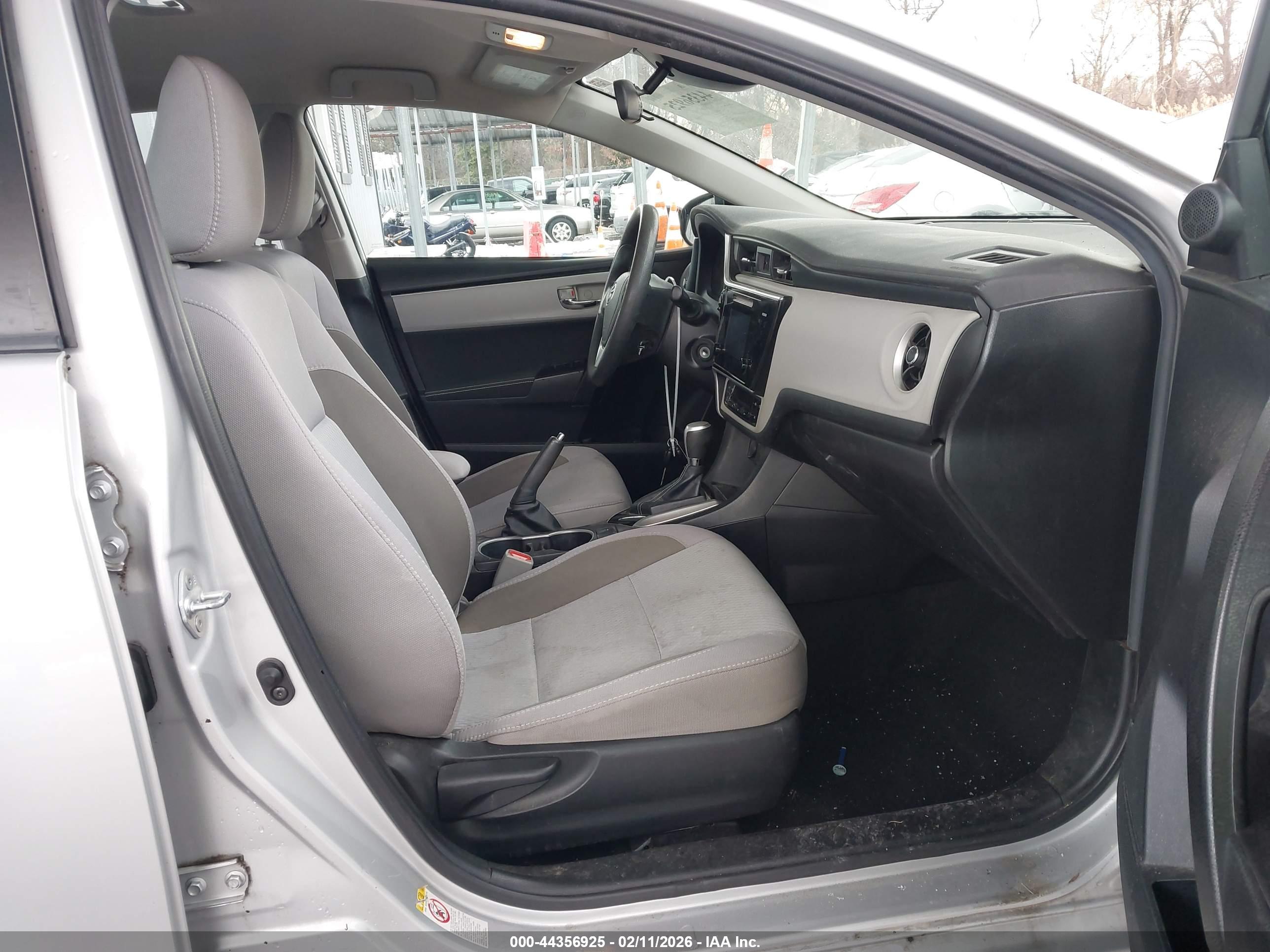 TOYOTA COROLLA image 5