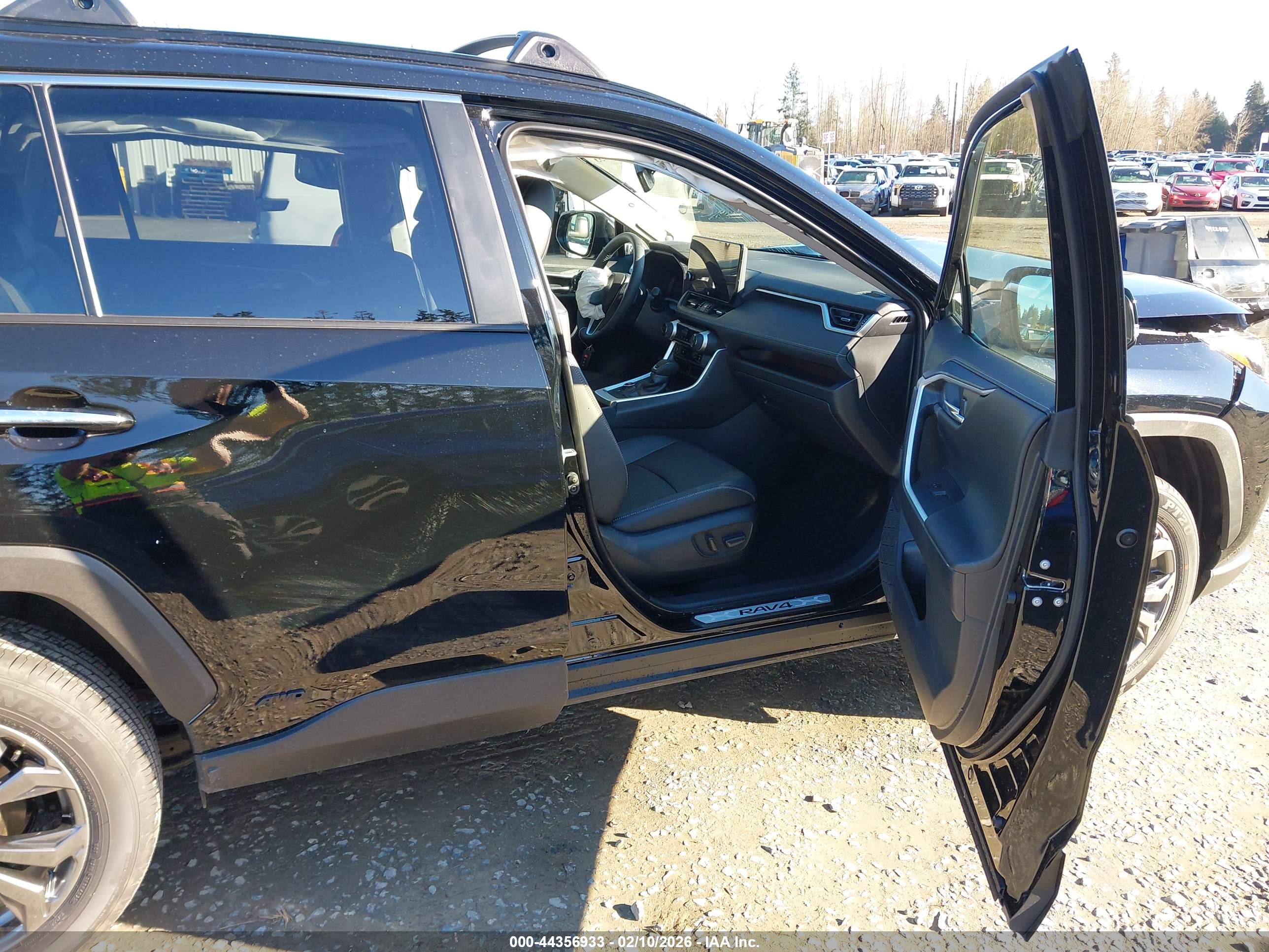 TOYOTA RAV4 image 5