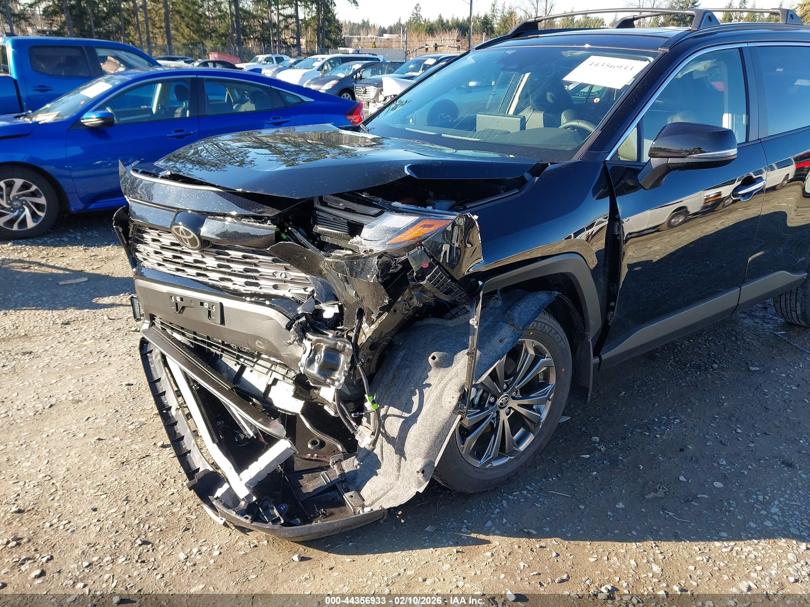 TOYOTA RAV4 image 6