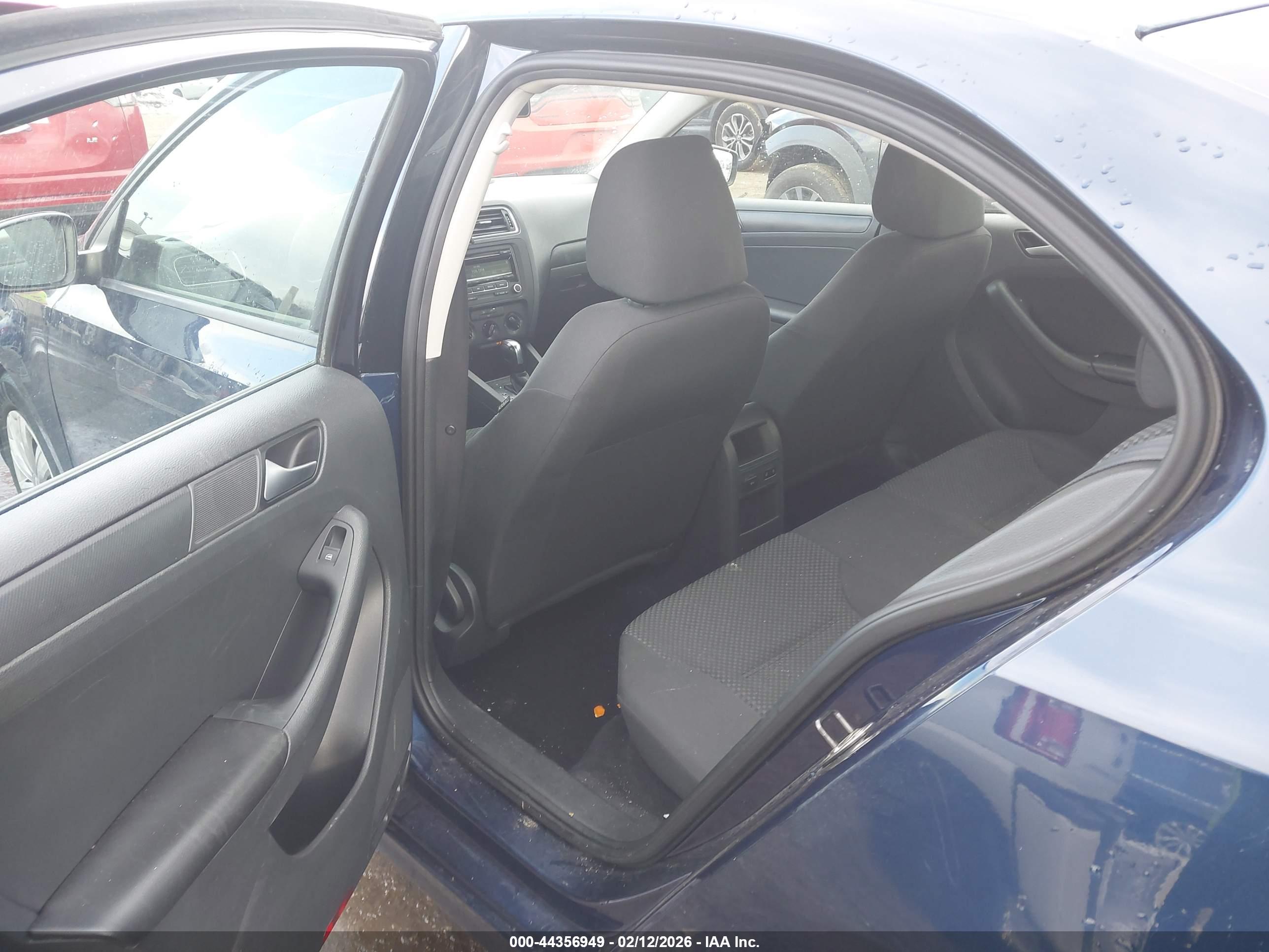 VOLKSWAGEN JETTA image 8