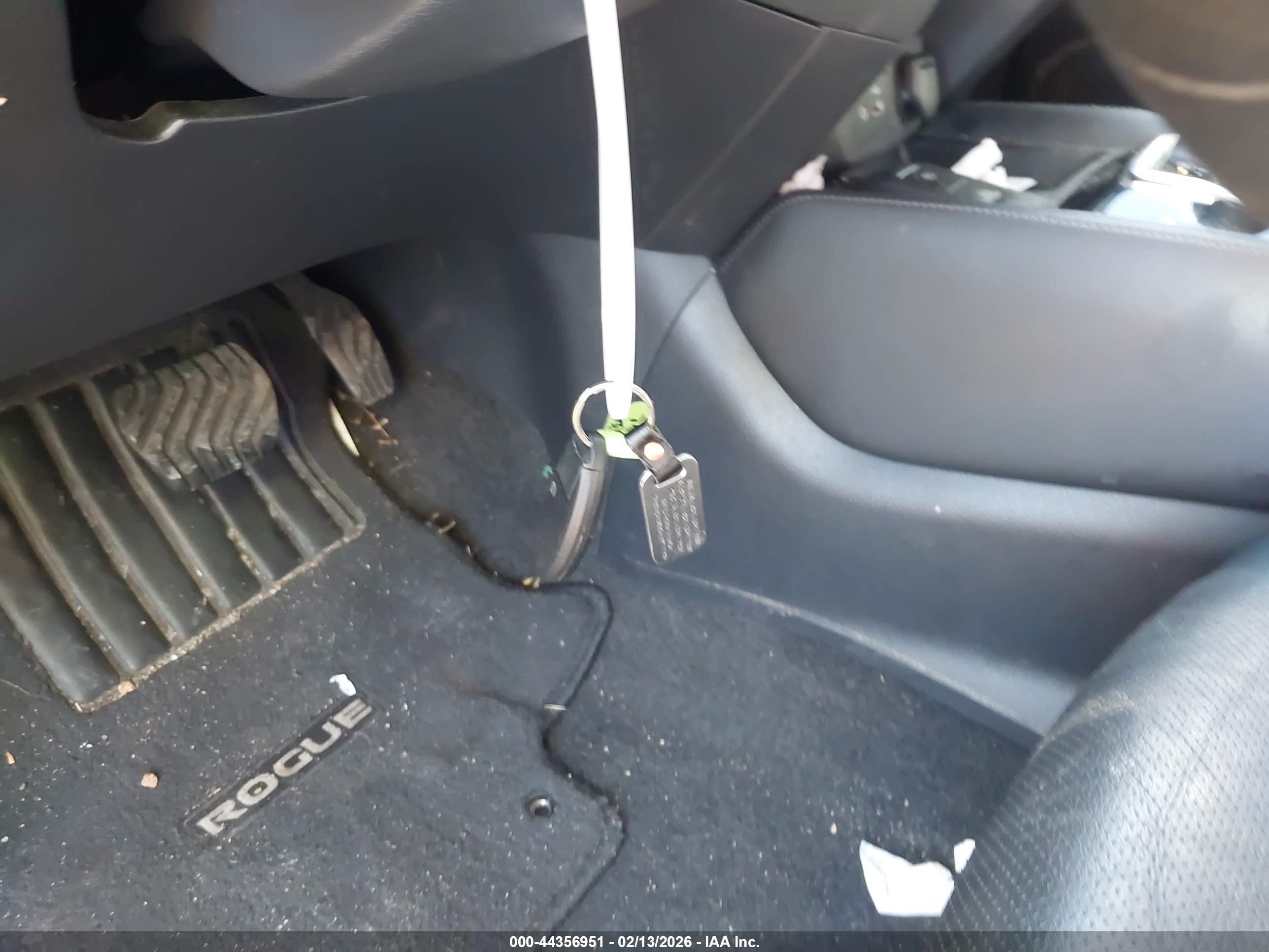 NISSAN ROGUE image 11