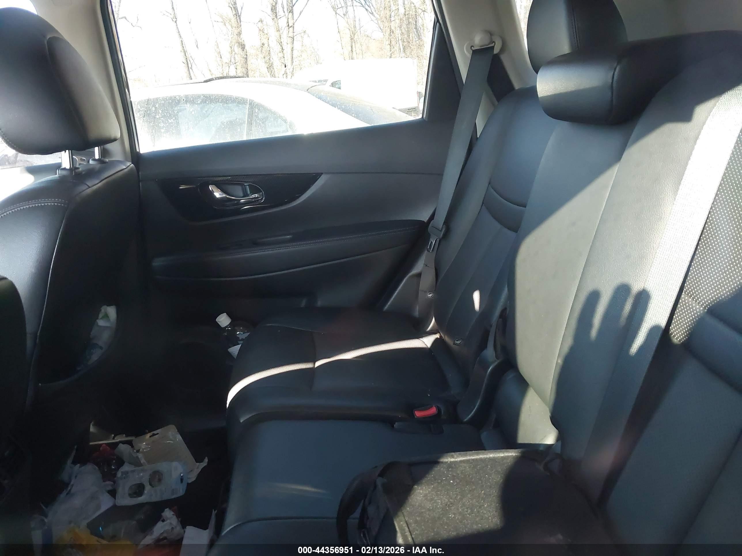 NISSAN ROGUE image 8