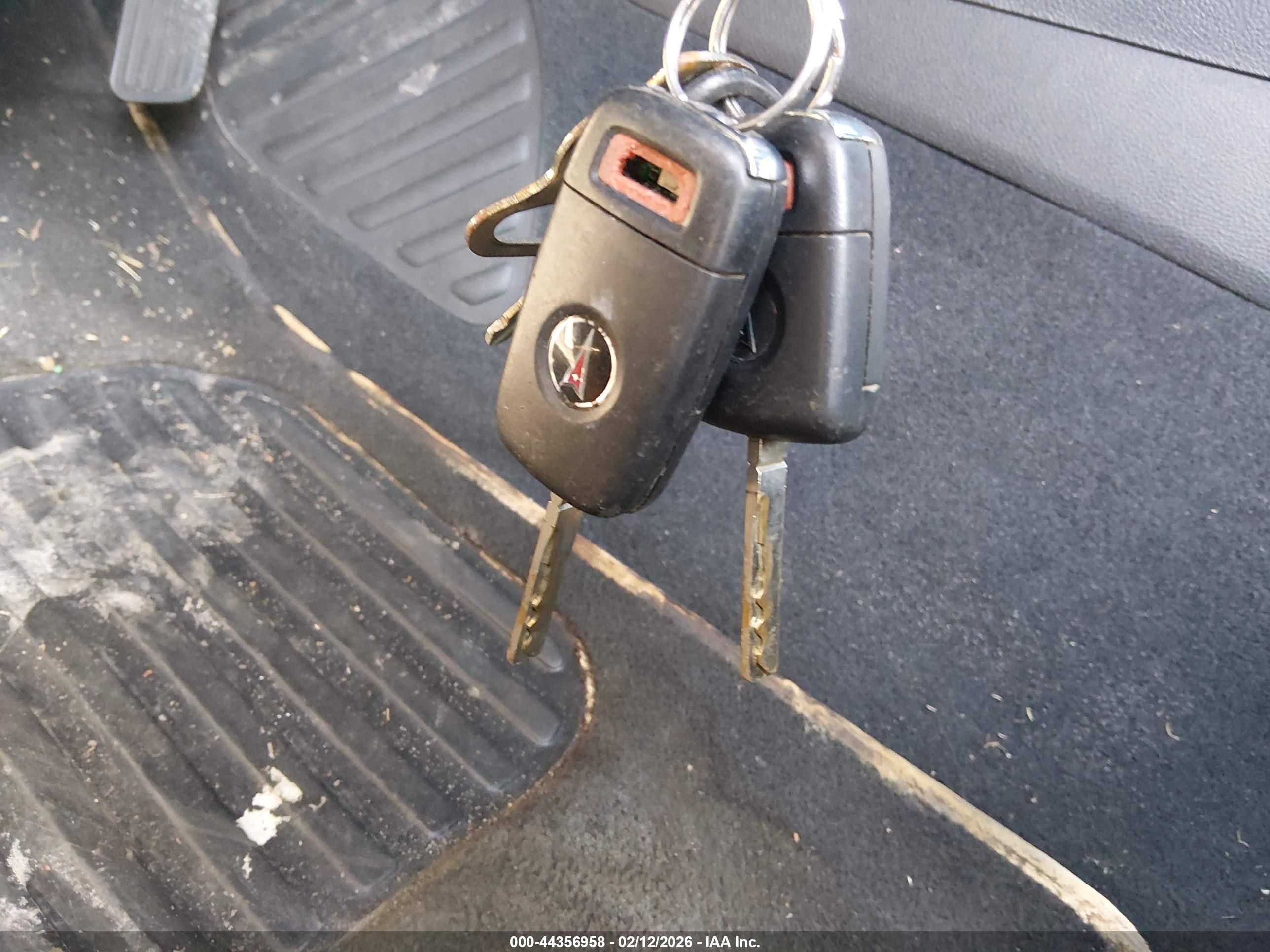 PONTIAC G8 image 11