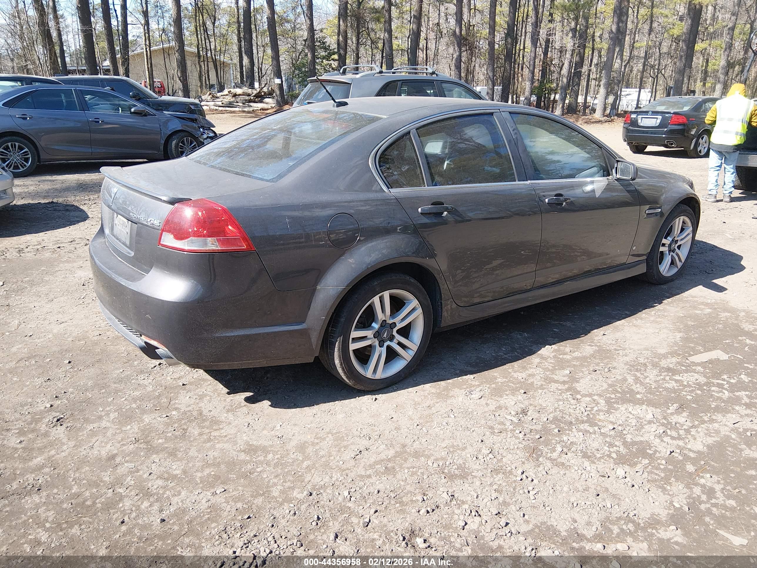 PONTIAC G8 image 4