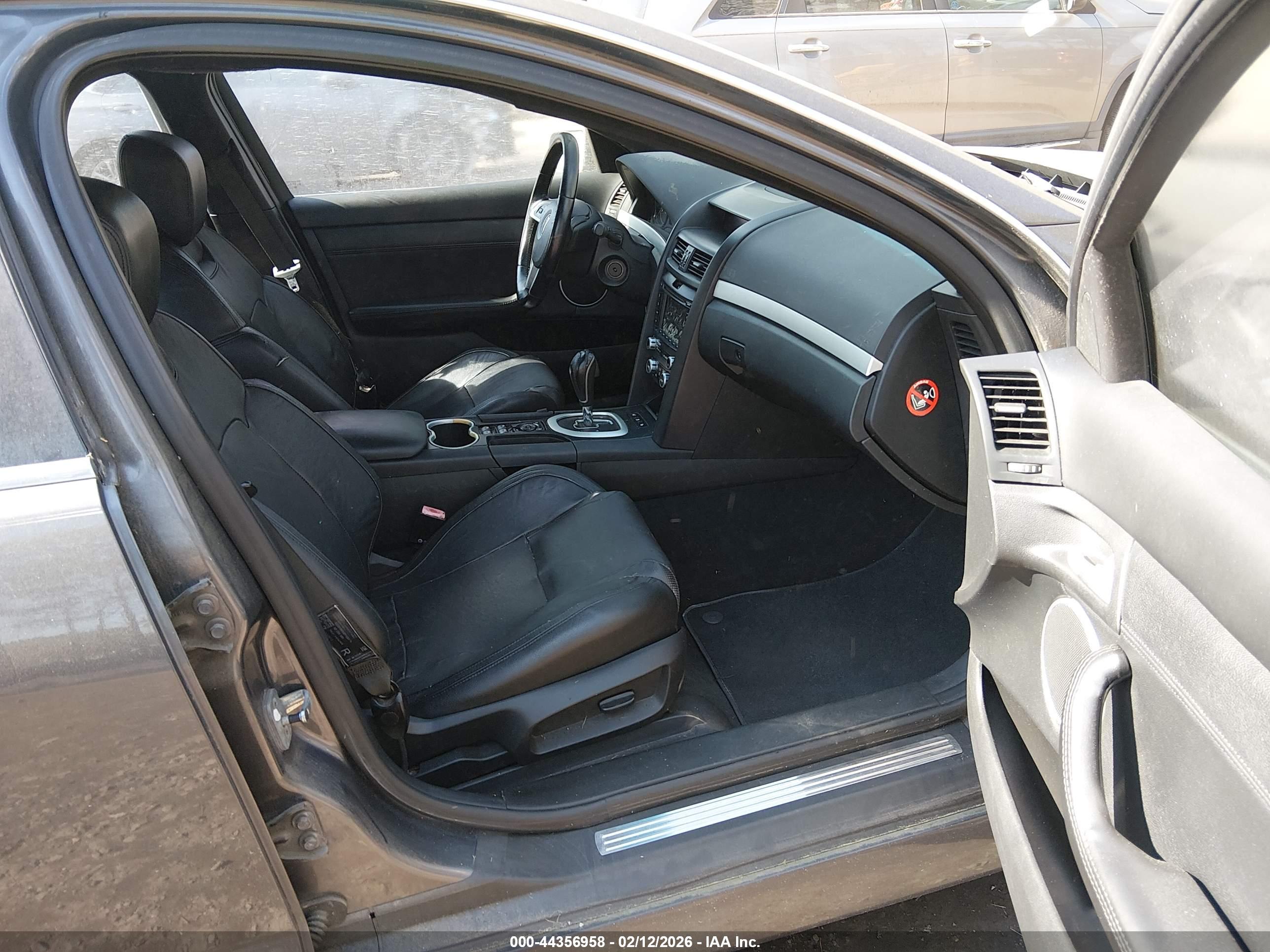 PONTIAC G8 image 5
