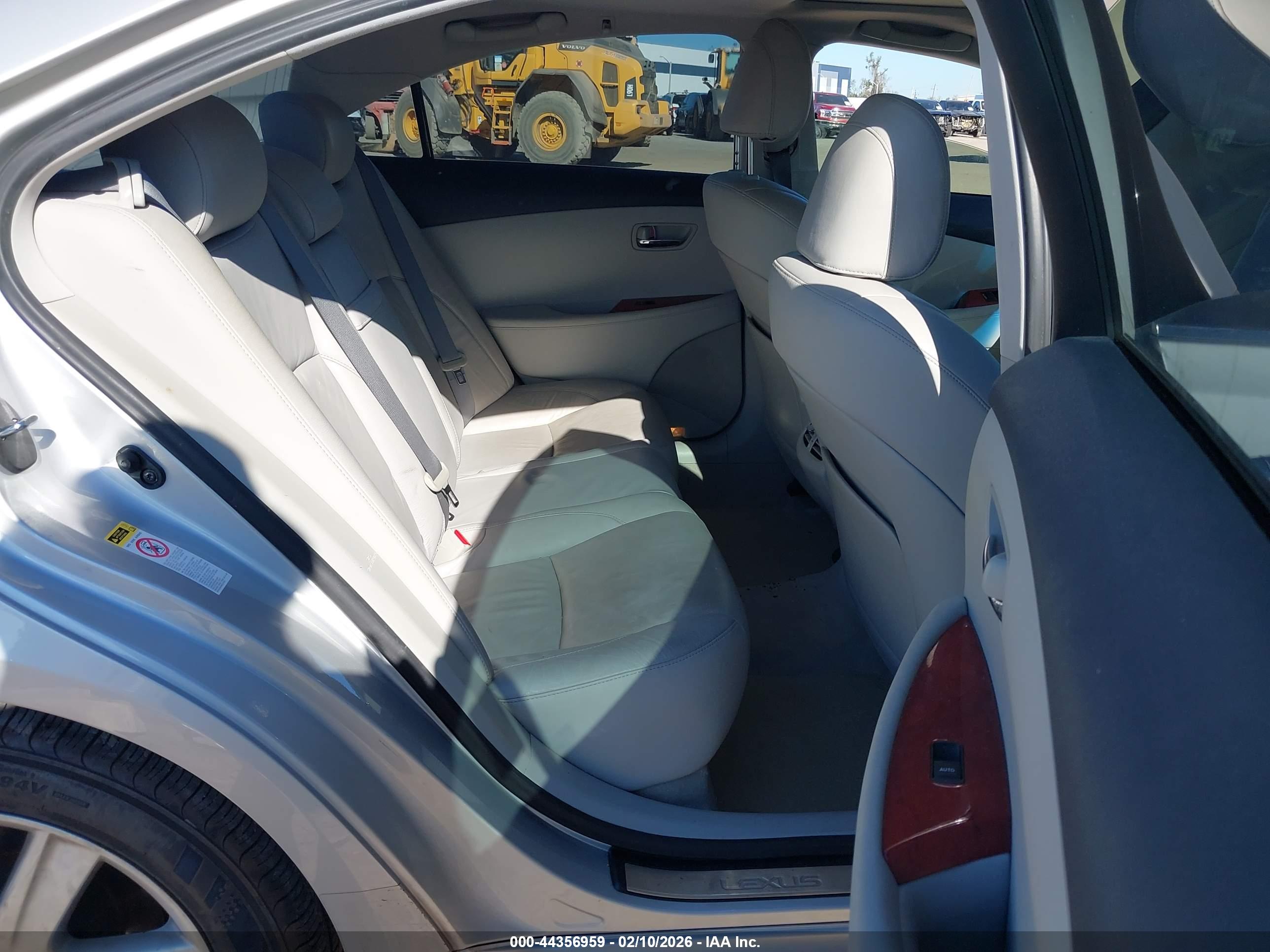 LEXUS ES image 8