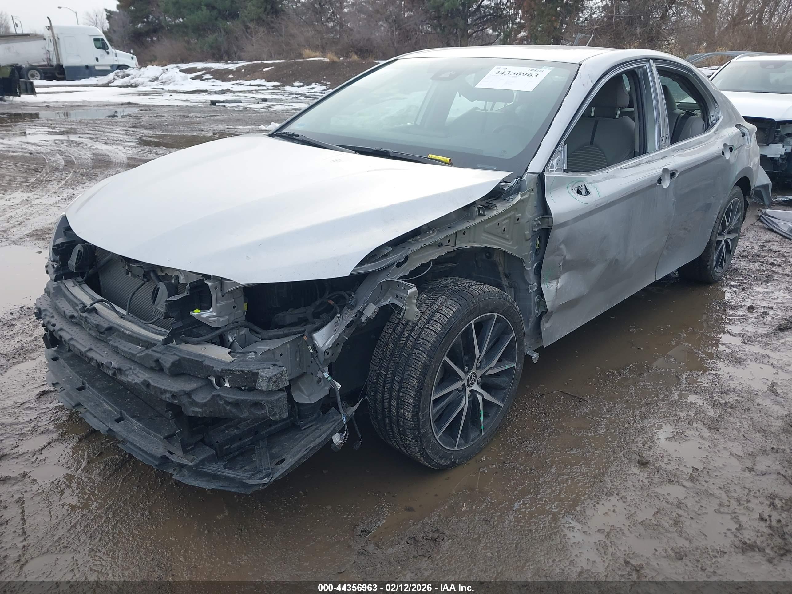 TOYOTA CAMRY image 2