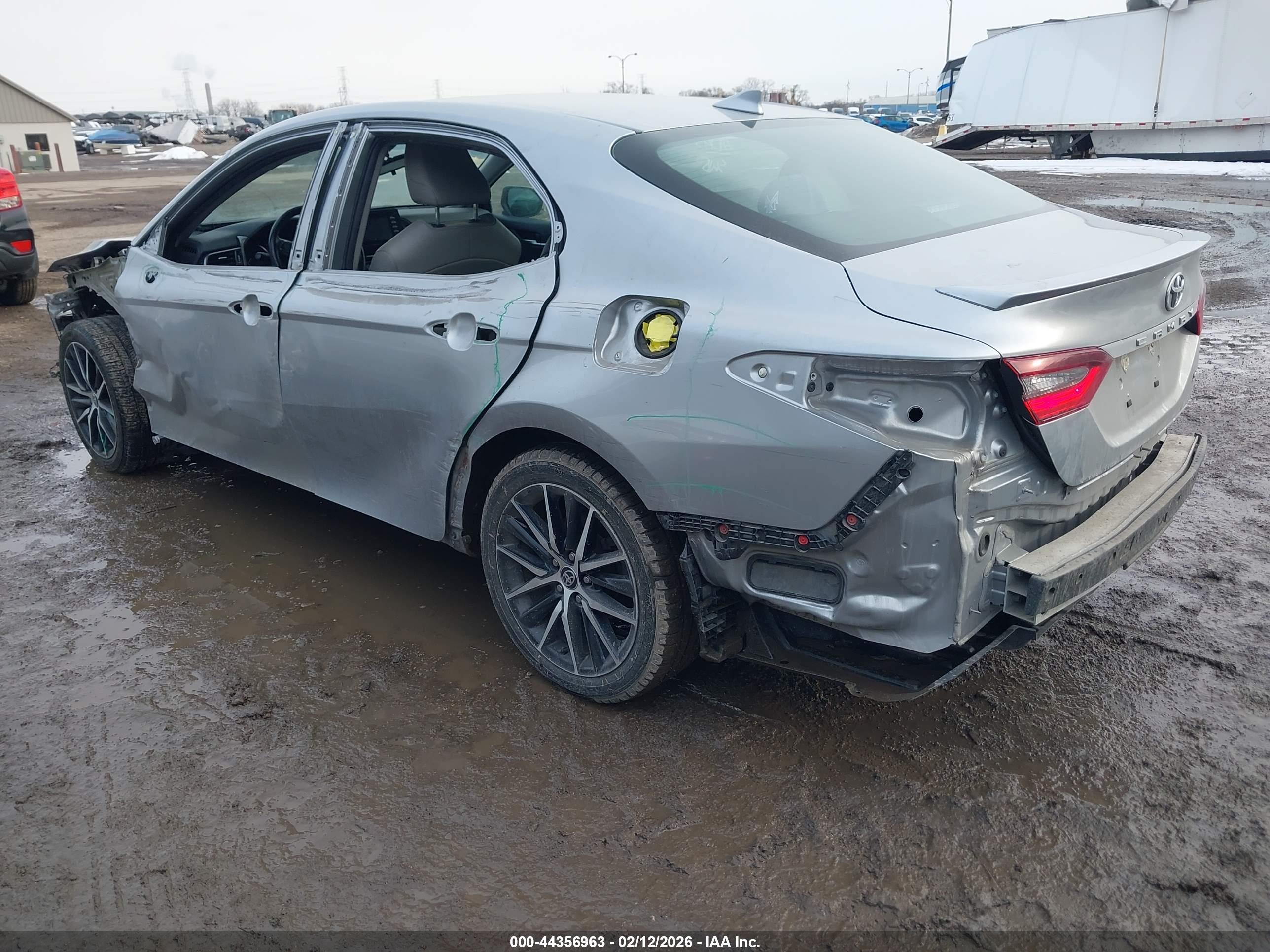 TOYOTA CAMRY image 3