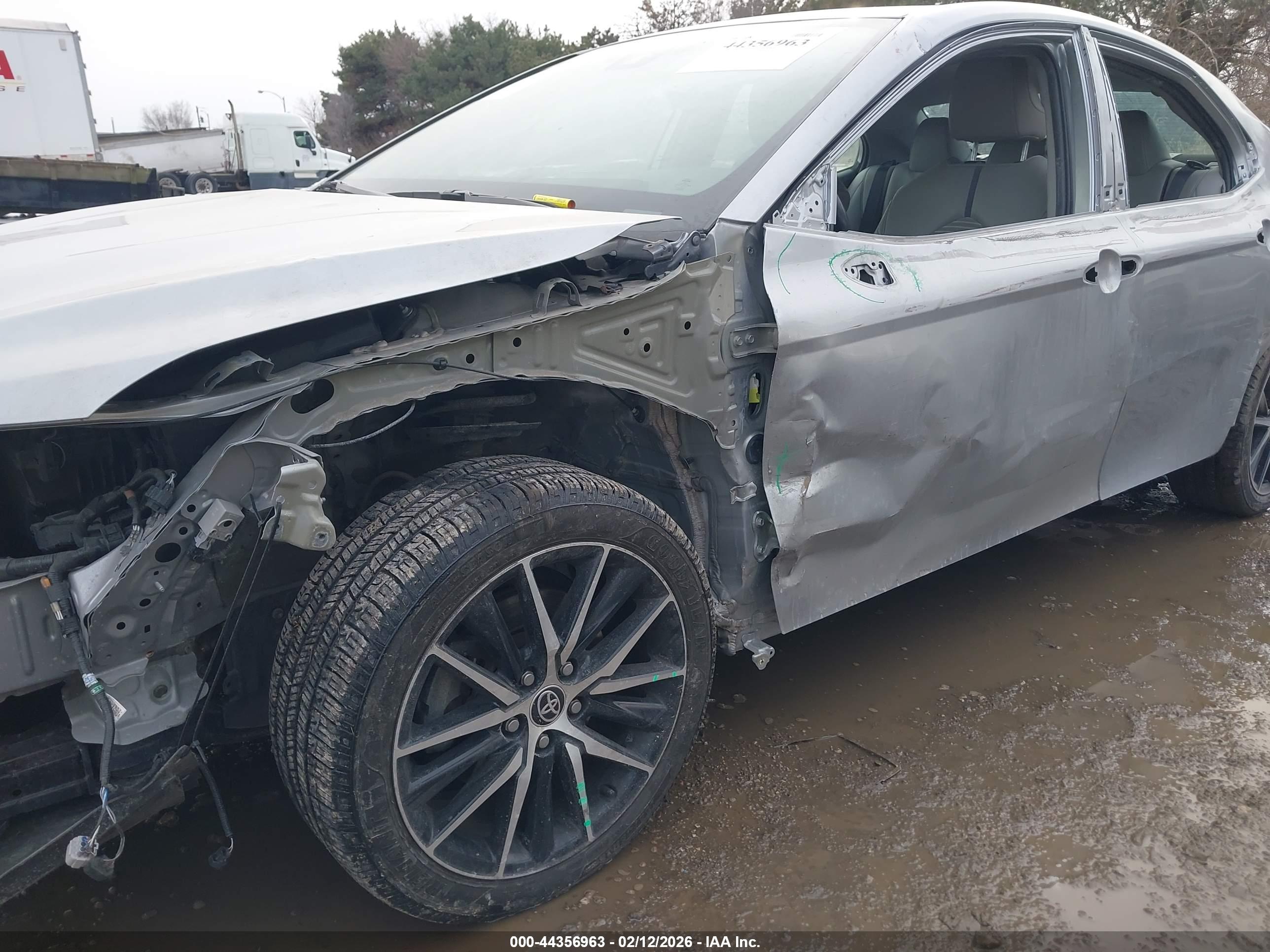 TOYOTA CAMRY image 6
