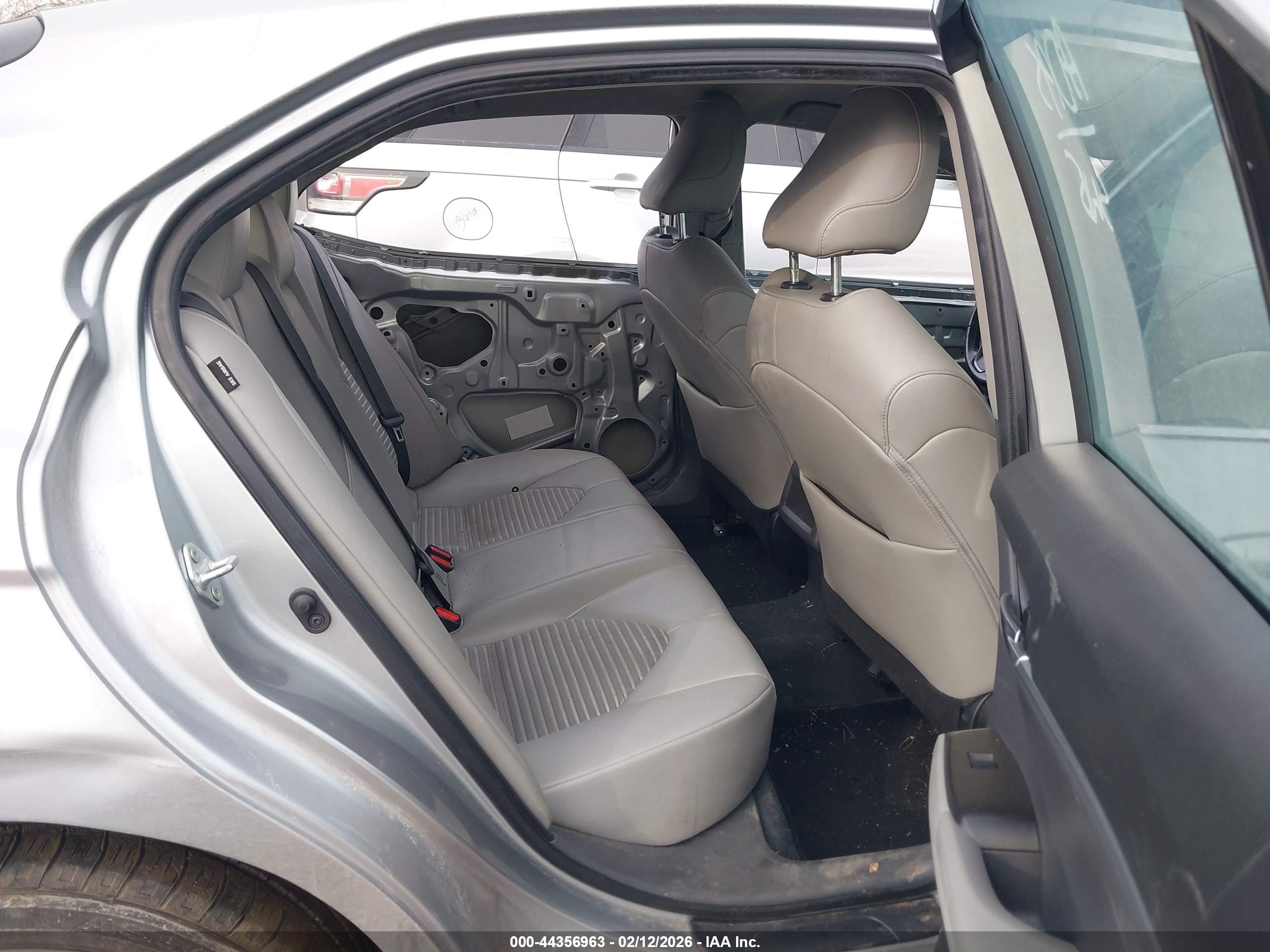 TOYOTA CAMRY image 8