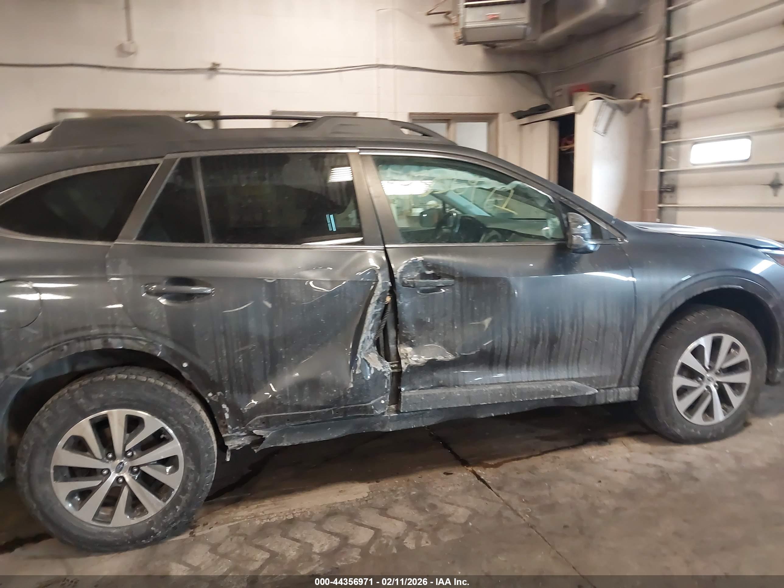 SUBARU OUTBACK image 6